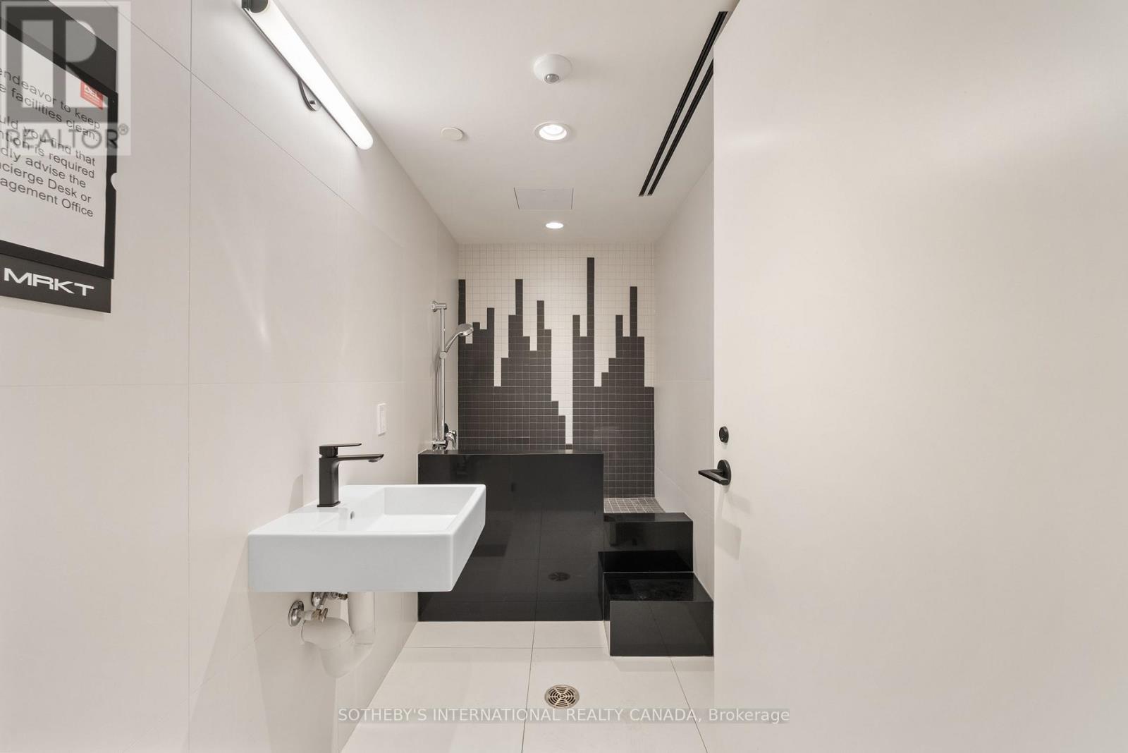 #1013 115 DENISON AVENUE - 34