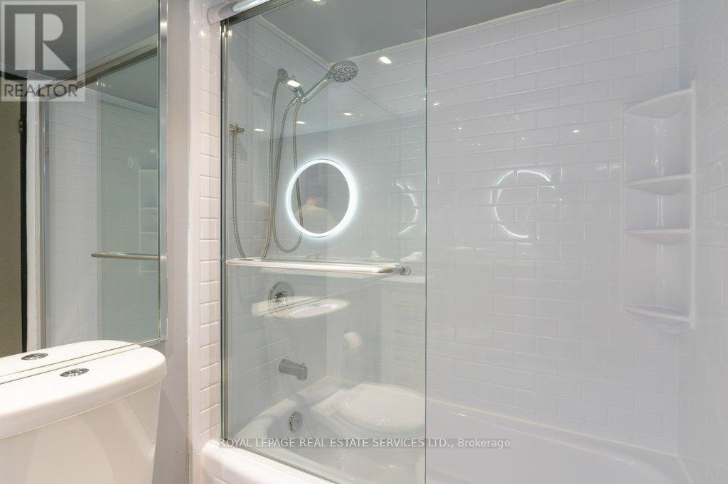 #409 15 MAITLAND PLACE - 11