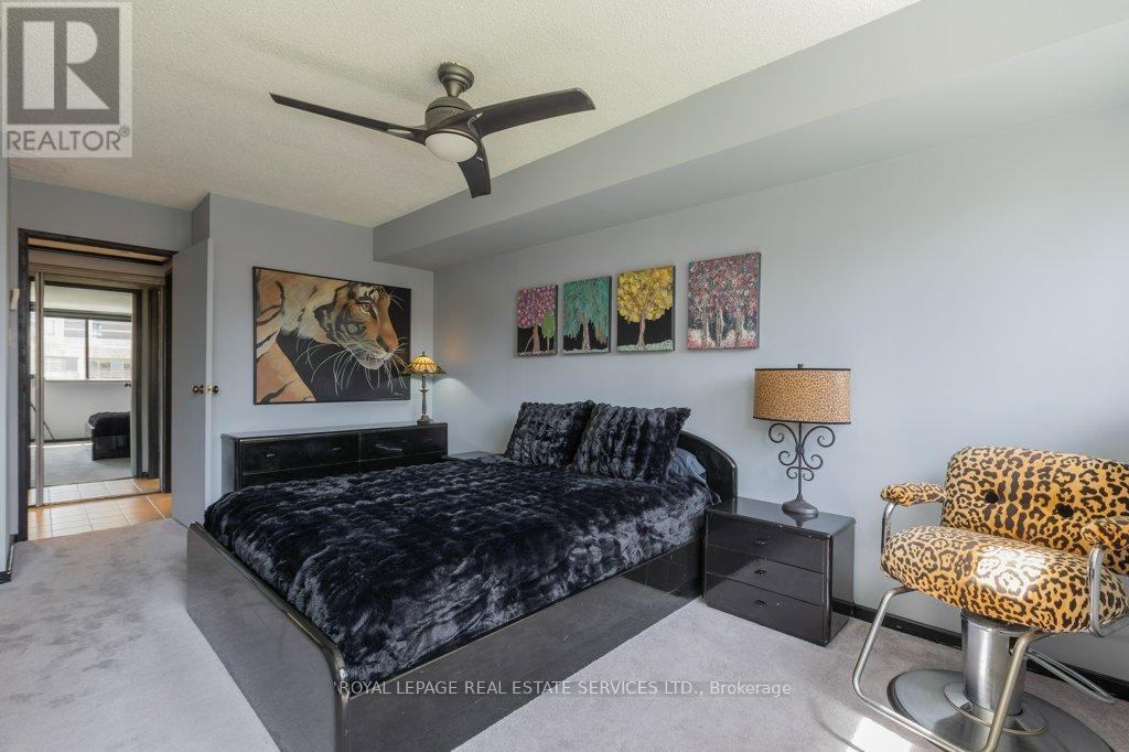 #409 15 MAITLAND PLACE - 13