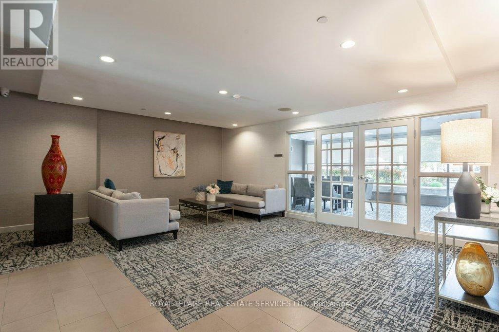 #409 15 MAITLAND PLACE - 16