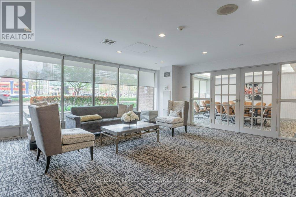 #409 15 MAITLAND PLACE - 18