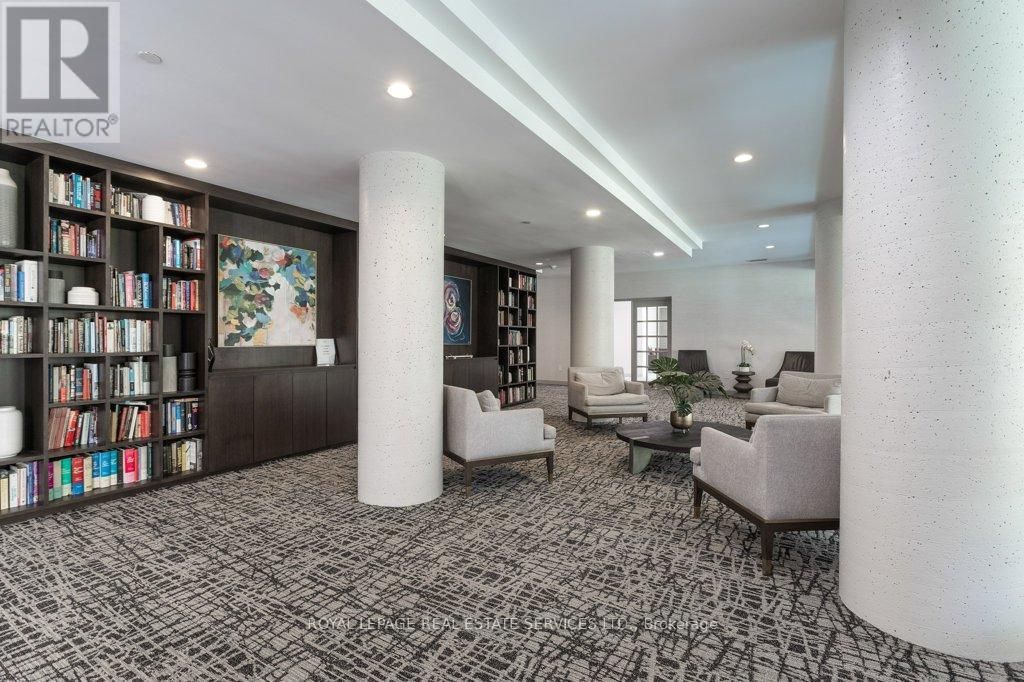 #409 15 MAITLAND PLACE - 20