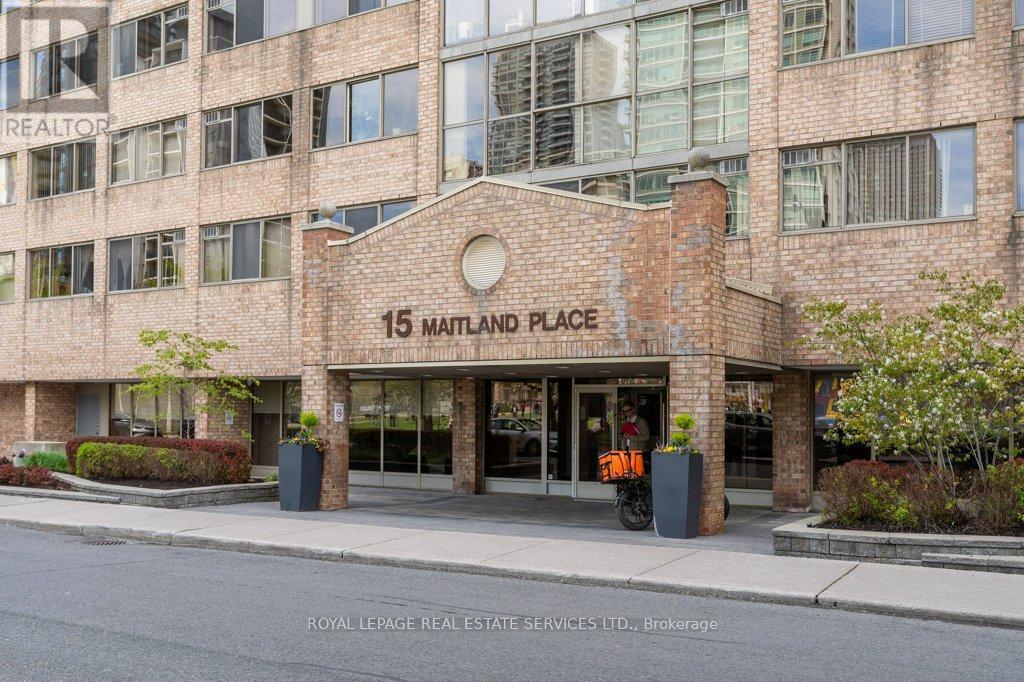 #409 15 MAITLAND PLACE - 29