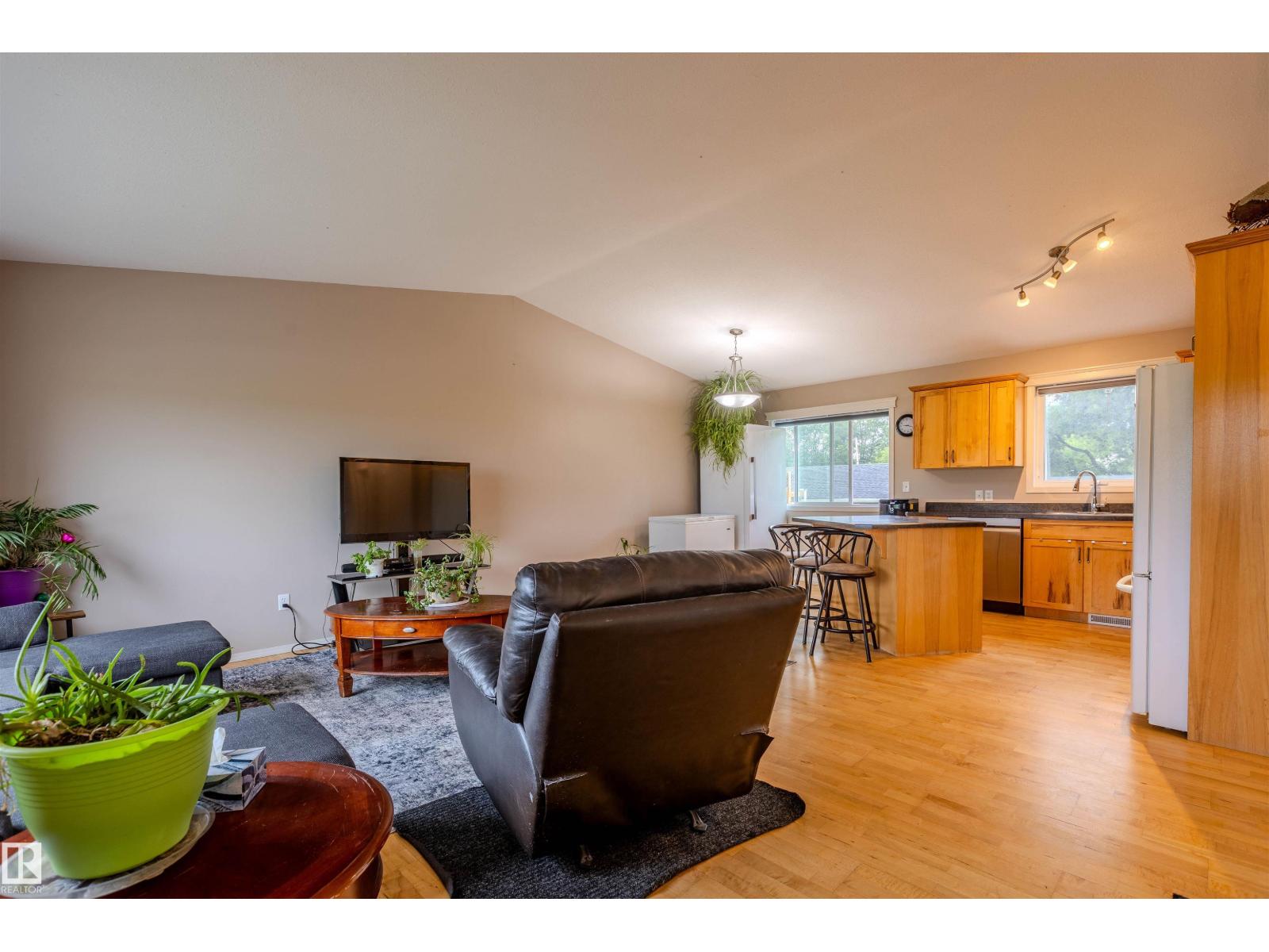 4712 50 AV - Image 4