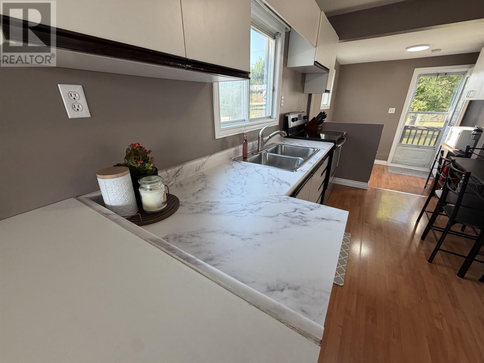 441 Christina ST E - 11