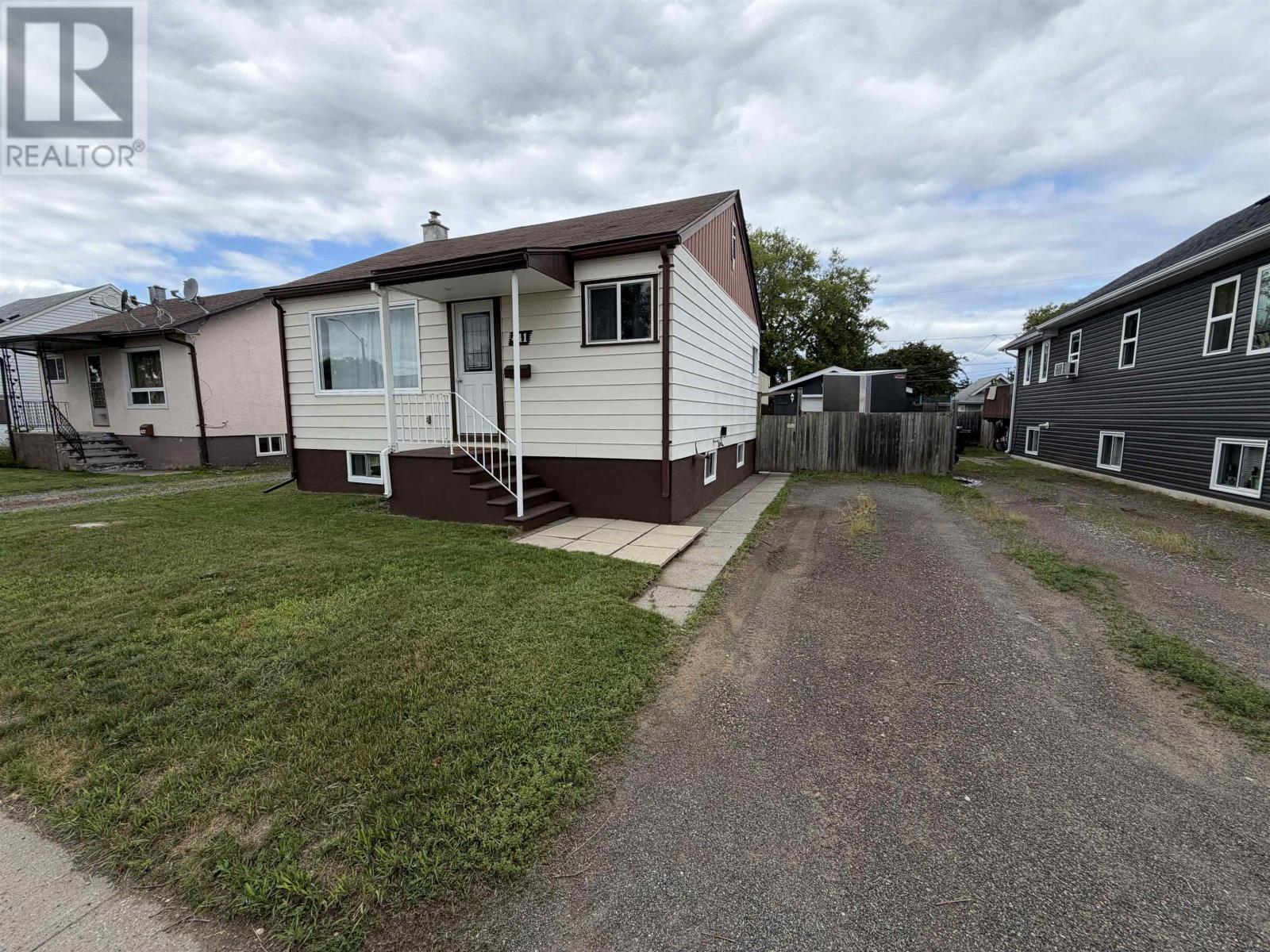 441 Christina ST E - 24