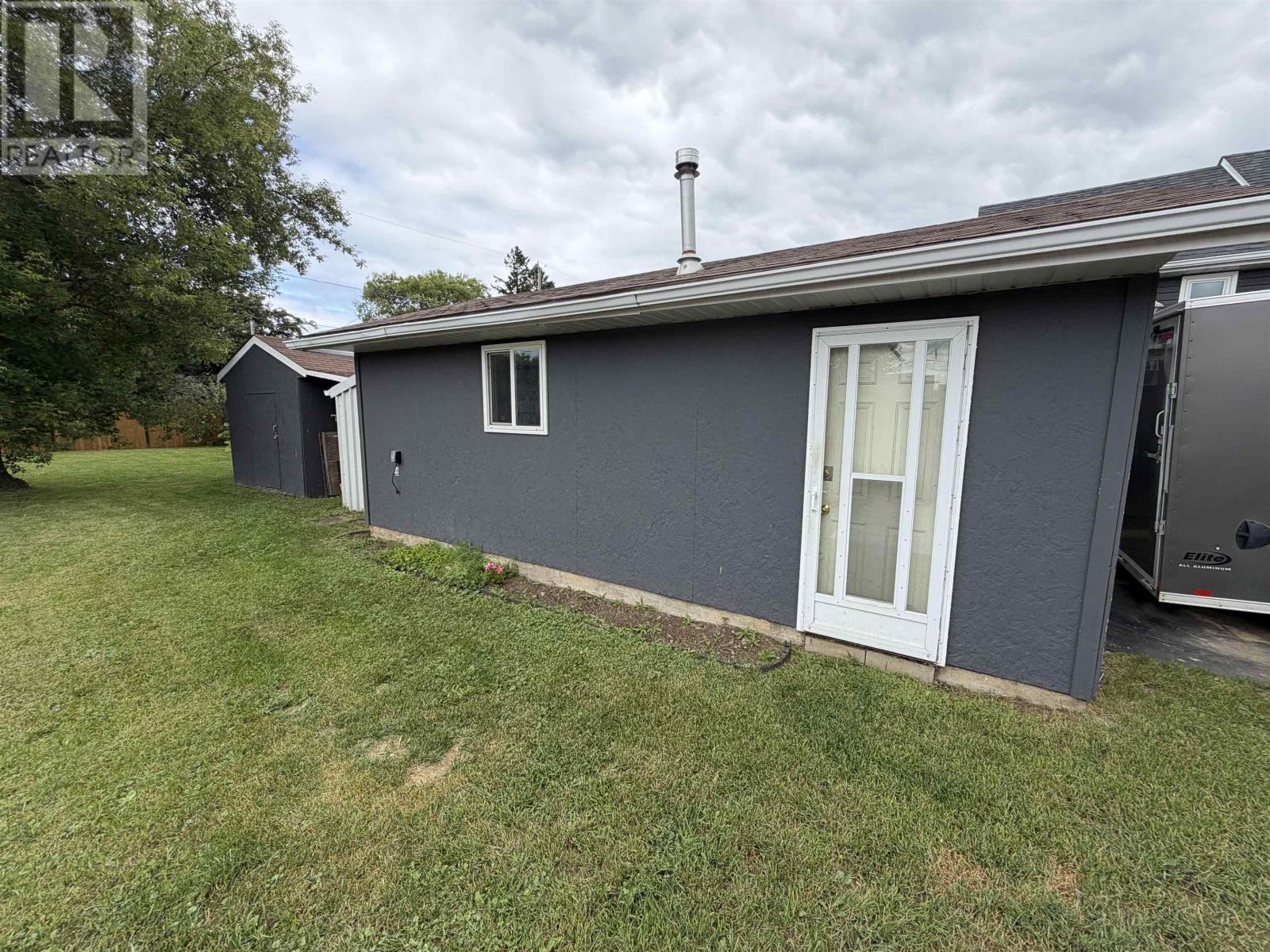 441 Christina ST E - 28
