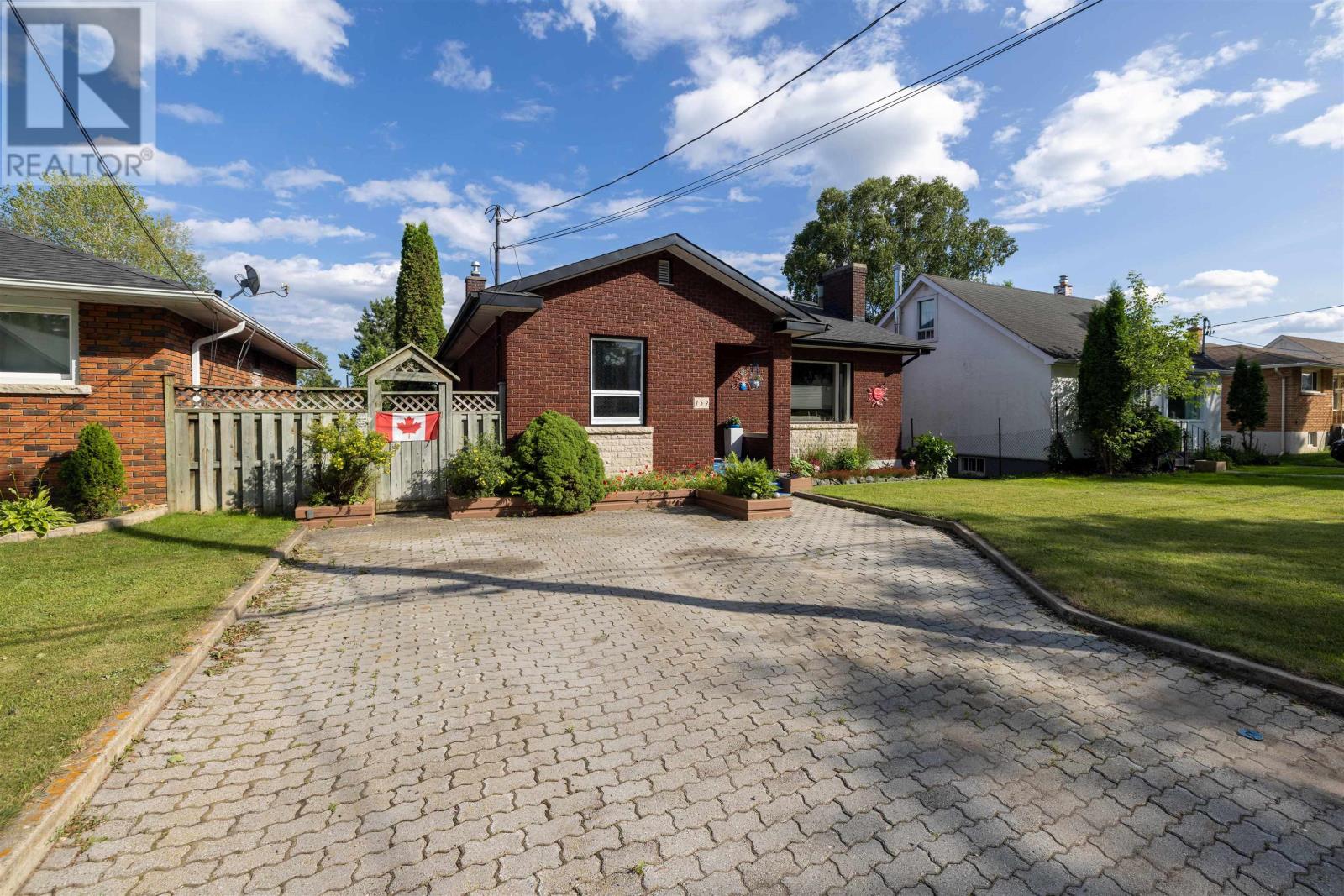 159 Ruttan ST - 1
