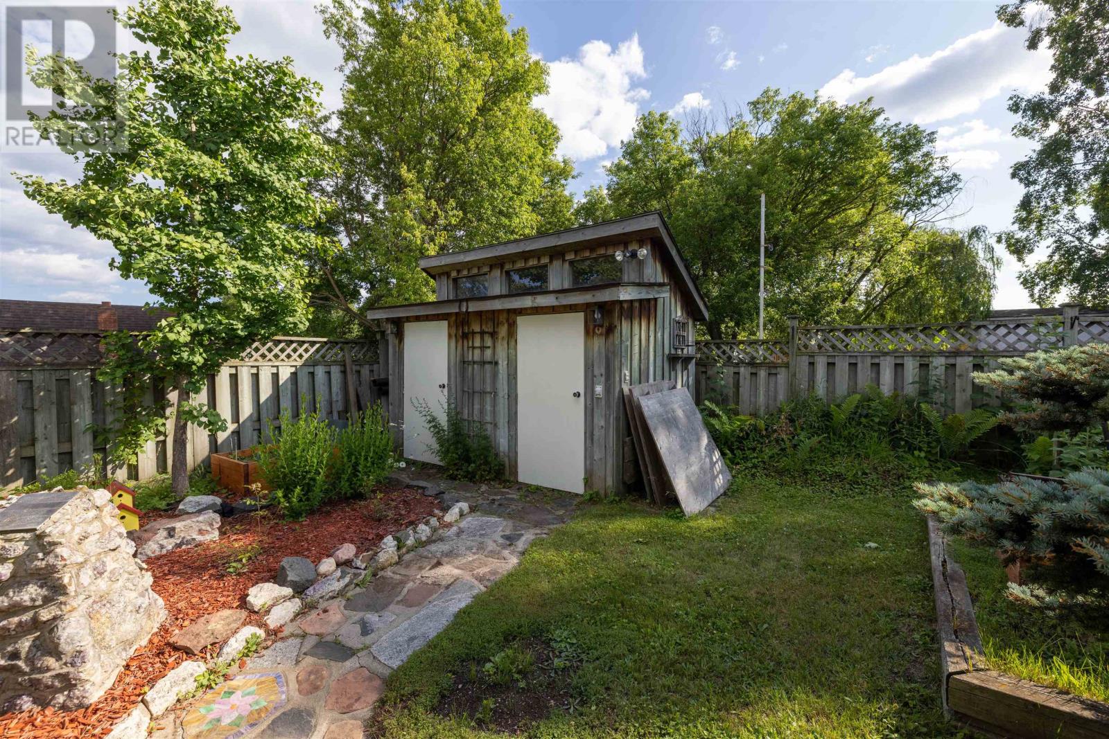 159 Ruttan ST - 36