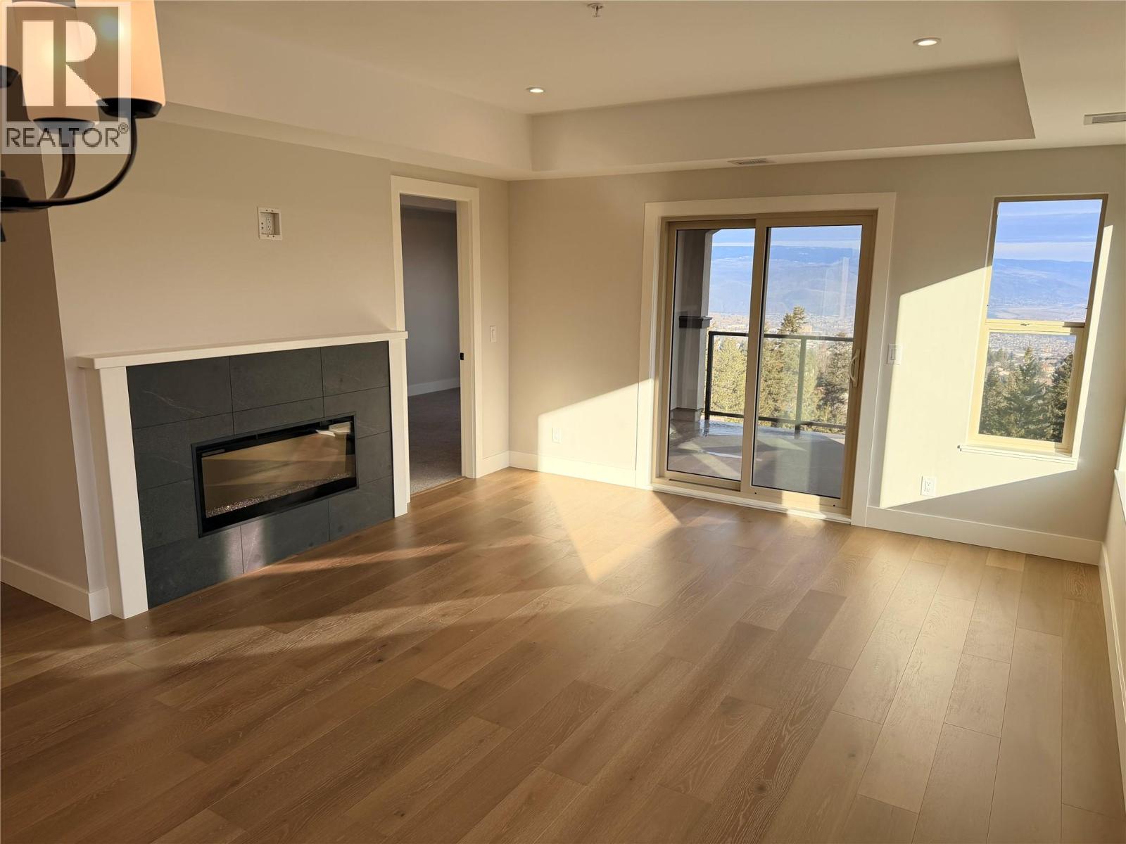 #203 2171 Van Horne Drive - 5