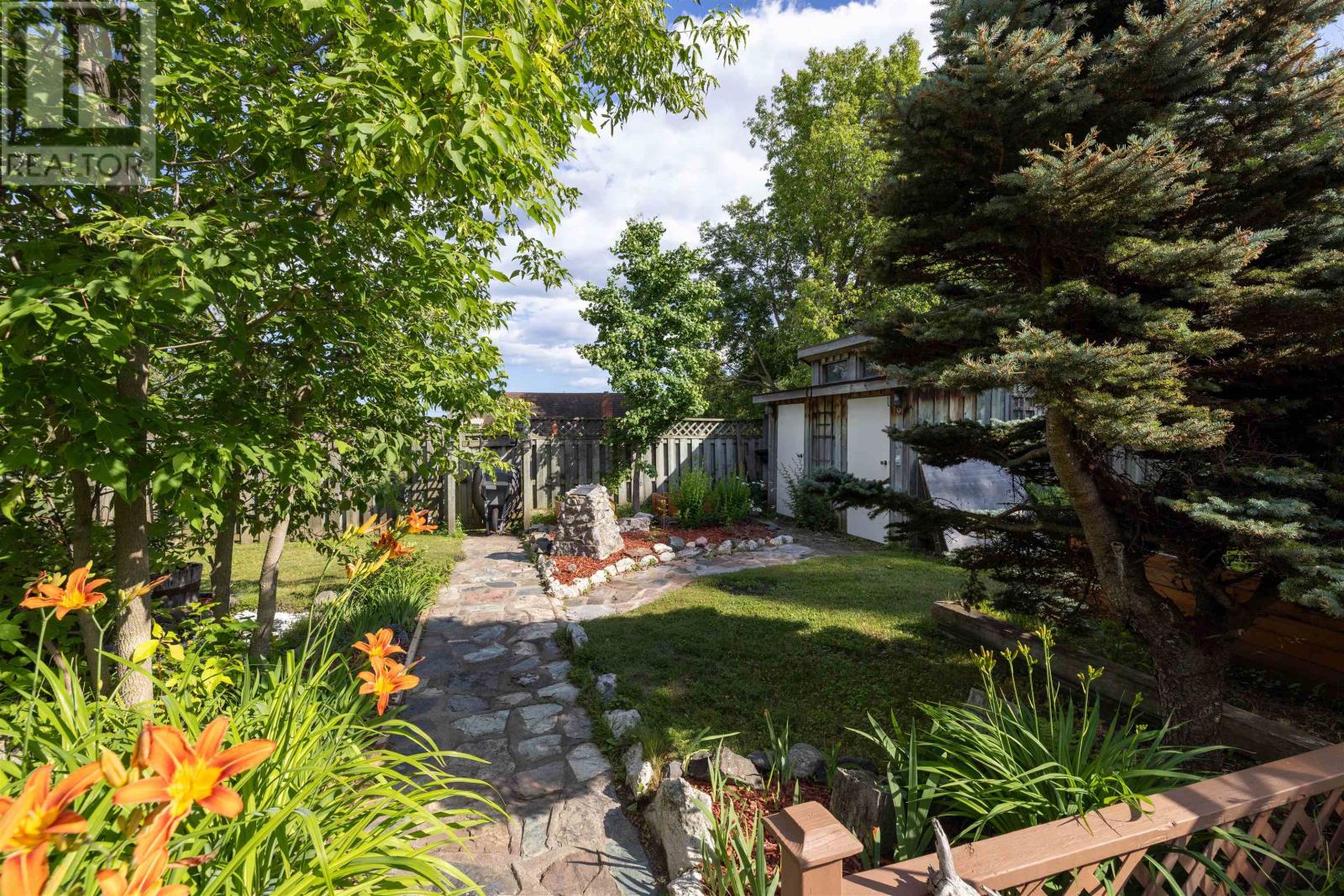 159 Ruttan ST - 35
