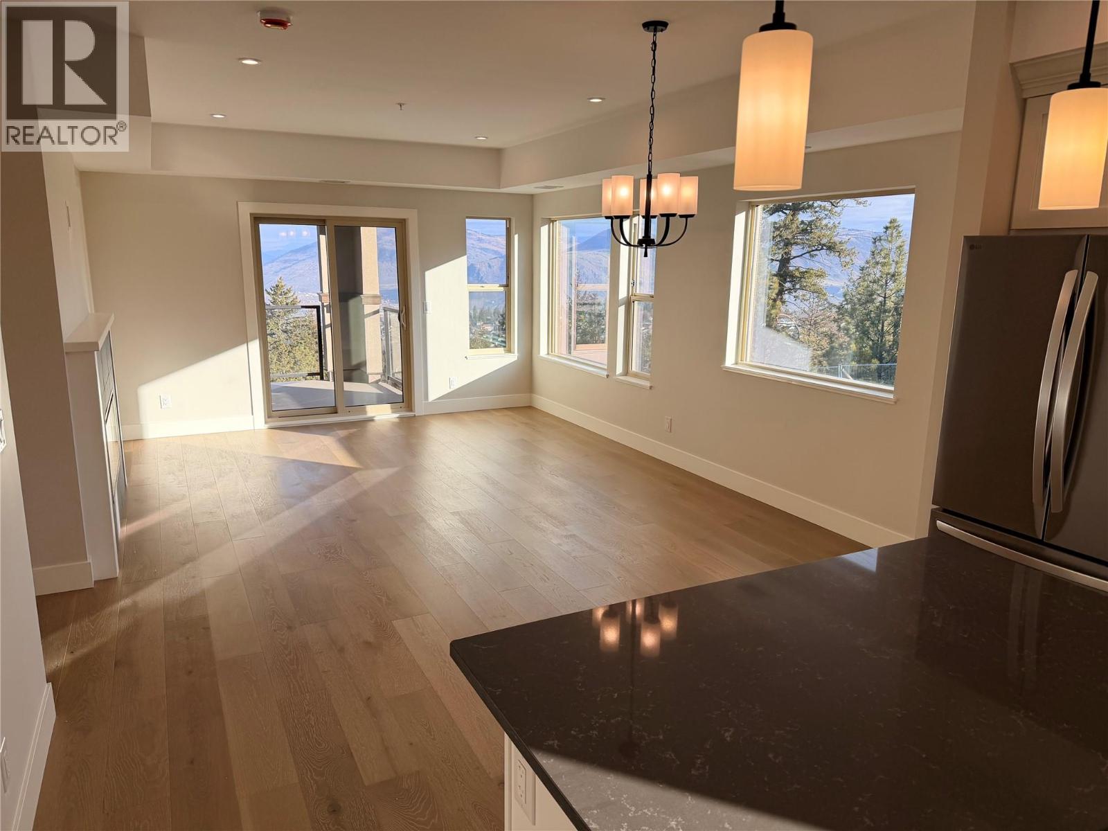 #203 2171 Van Horne Drive - 3