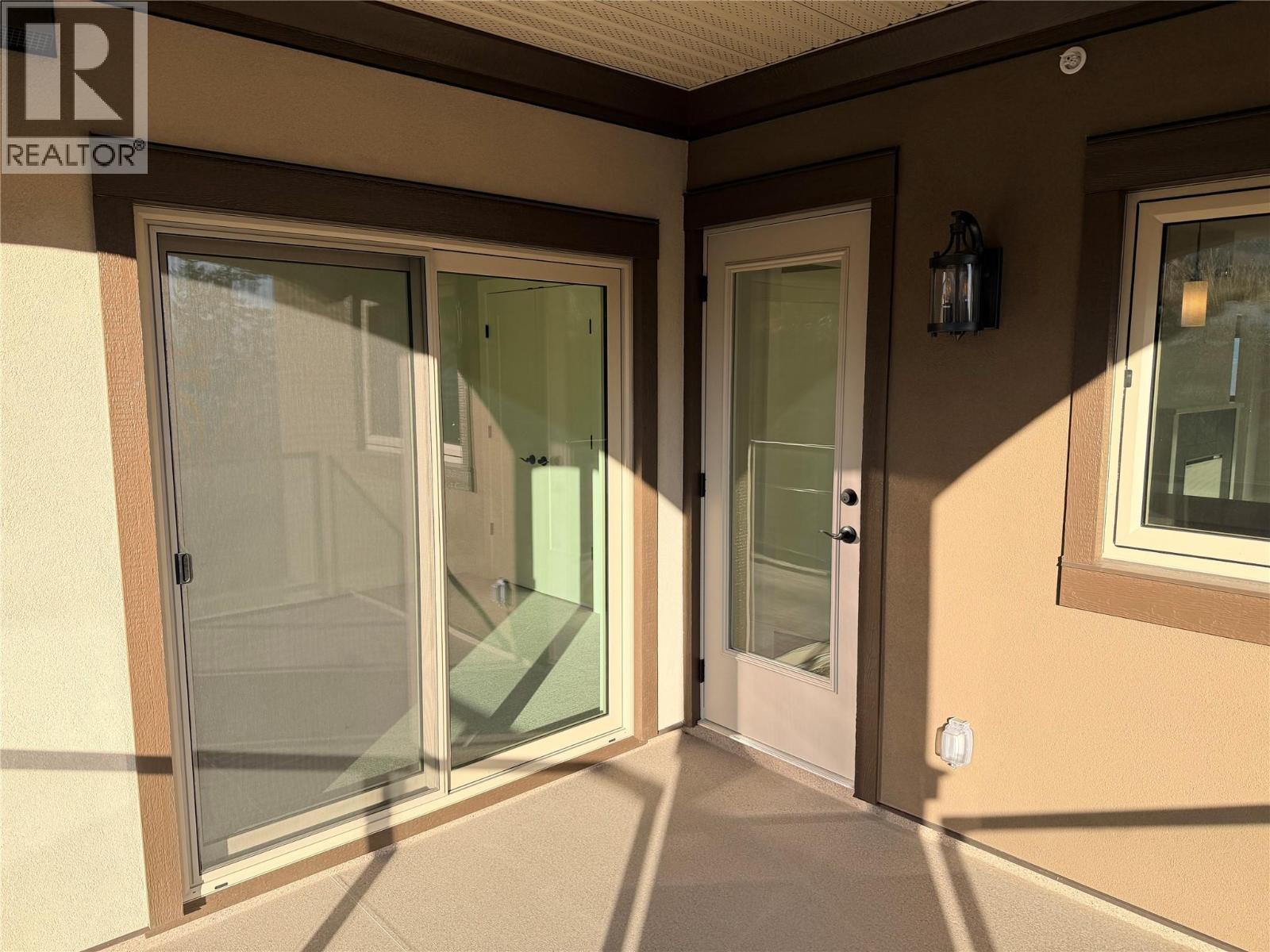 #203 2171 Van Horne Drive - 18