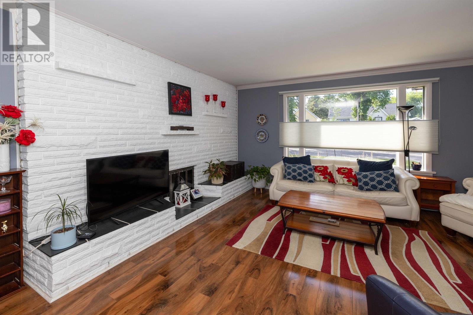 159 Ruttan ST - 8