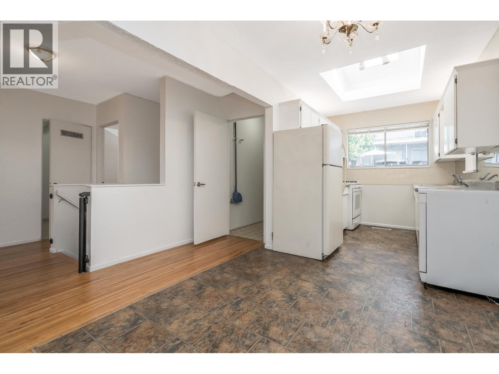 2 Bed, 1 Bath House for Sale in Coquitlam – 305 MARATHON COURT, Coquitlam – MLS# R3148579 - Image 16