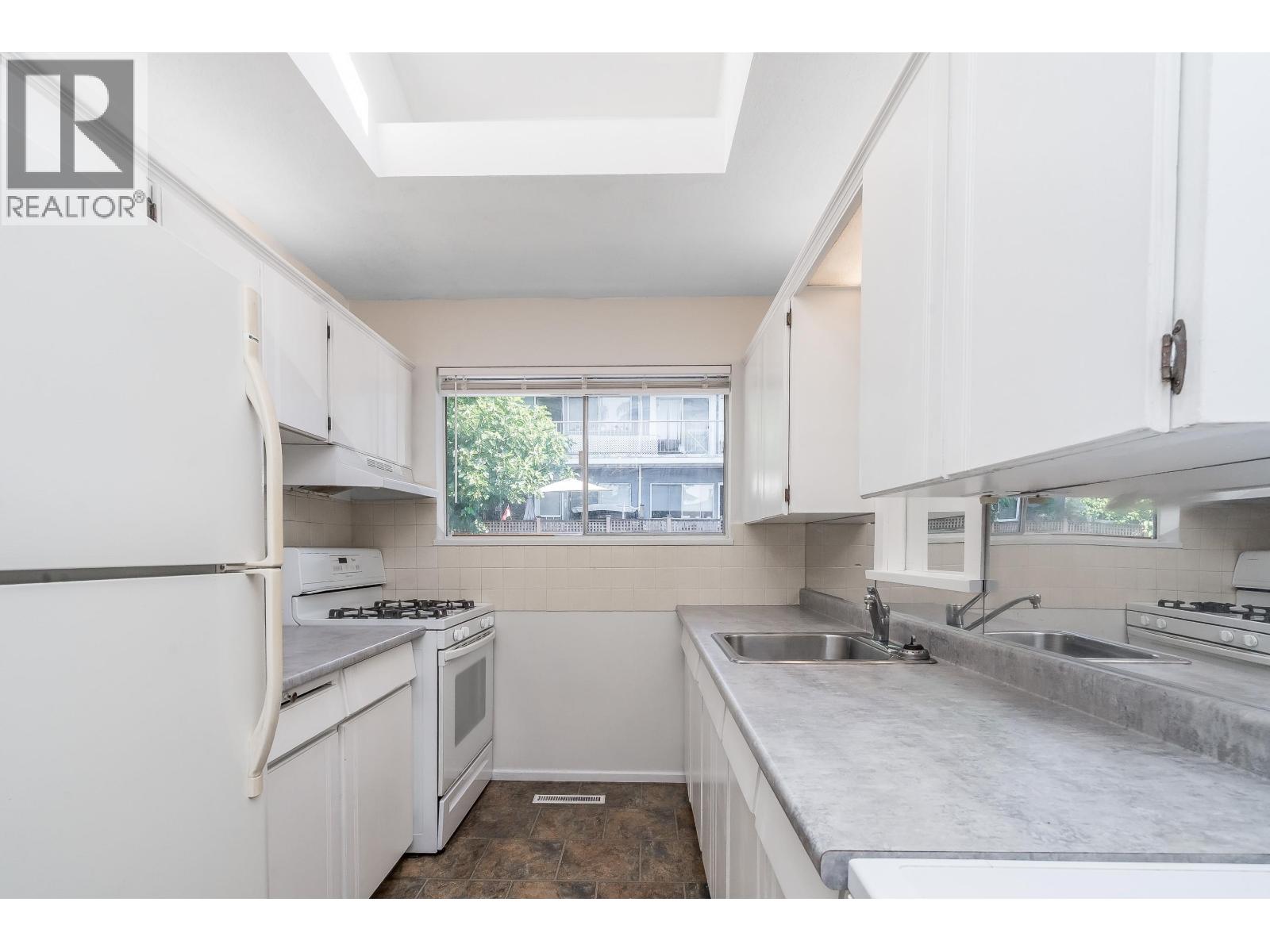 2 Bed, 1 Bath House for Sale in Coquitlam – 305 MARATHON COURT, Coquitlam – MLS# R3148579 - Image 18