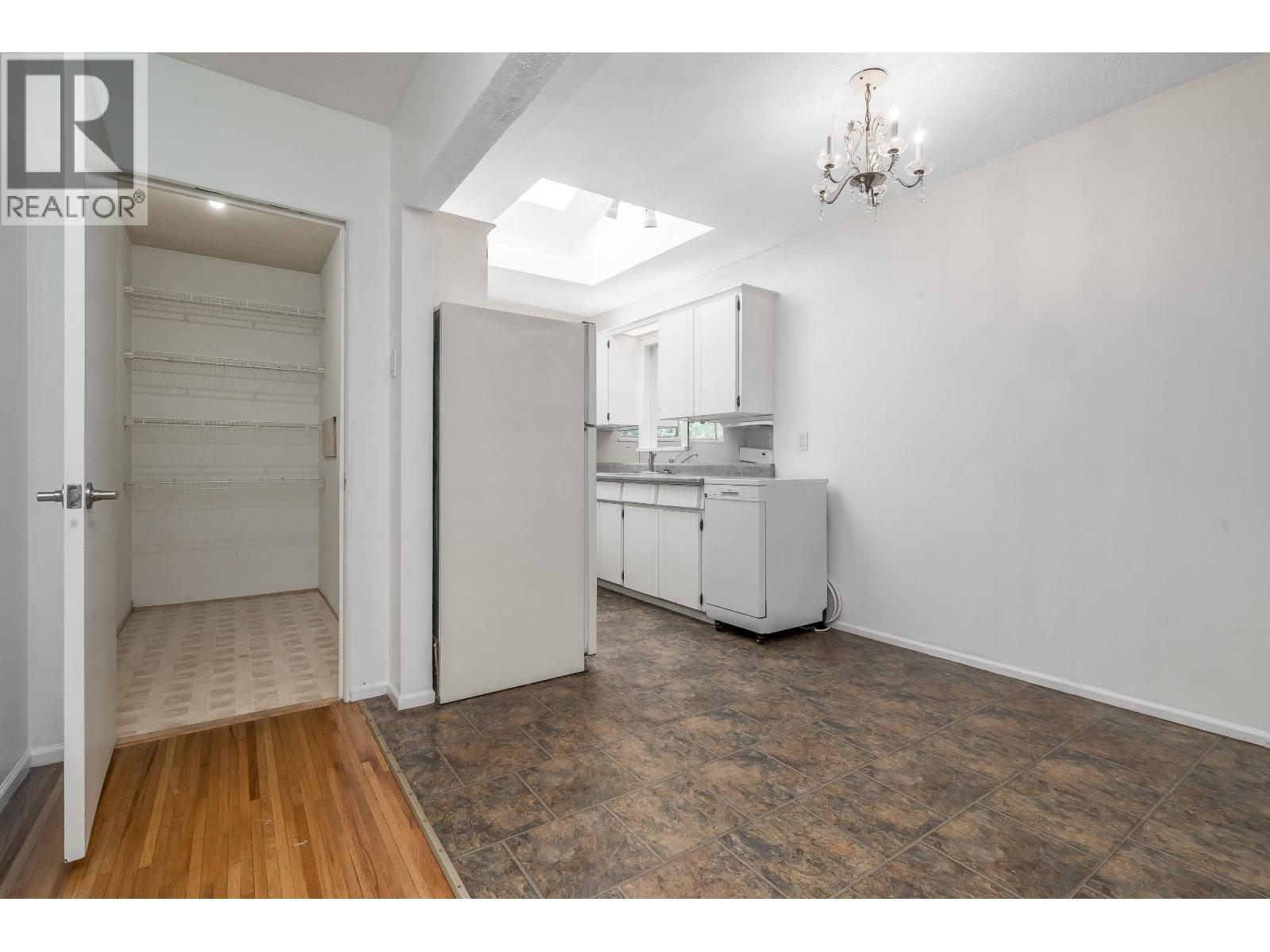 2 Bed, 1 Bath House for Sale in Coquitlam – 305 MARATHON COURT, Coquitlam – MLS# R3148579 - Image 12