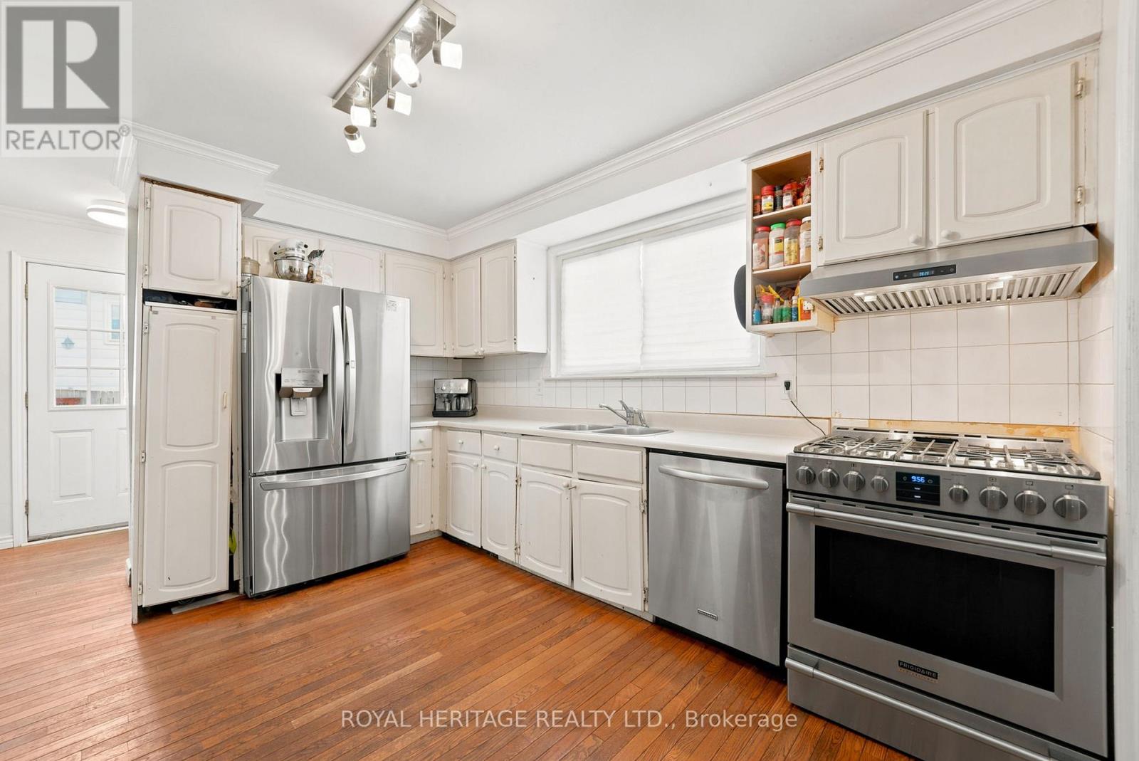 2 BELTON COURT - 12