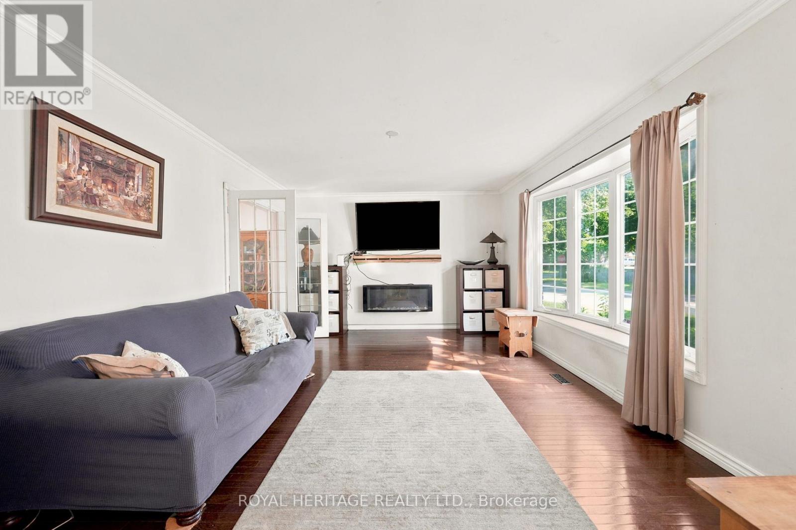 2 BELTON COURT - 7