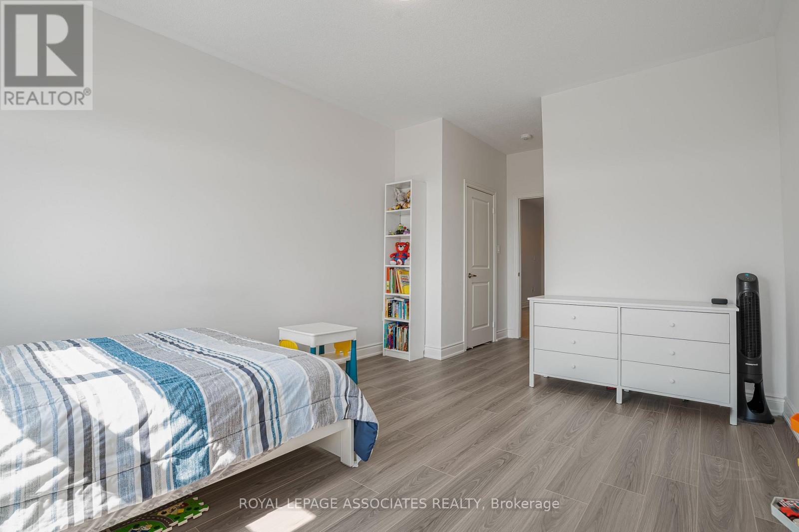 2201 CRYSTAL DRIVE - 31
