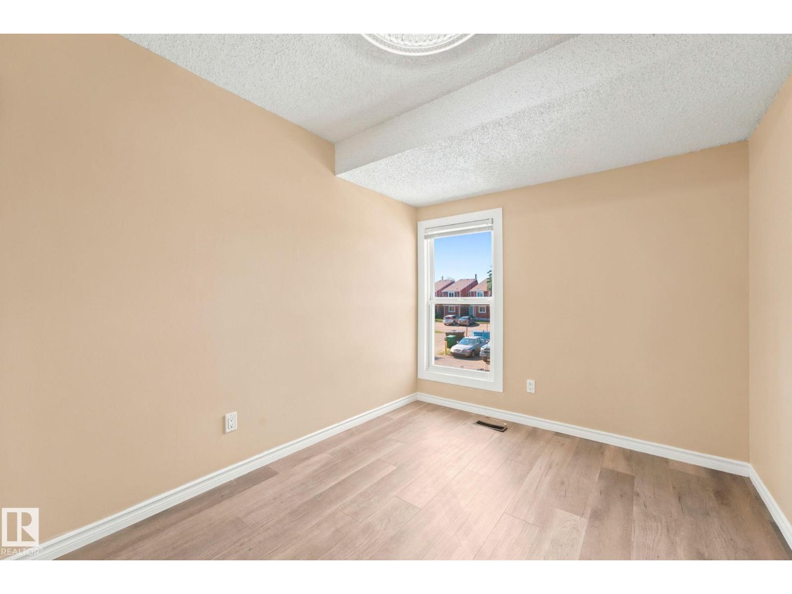 #41 4707 126 AV NW - 16