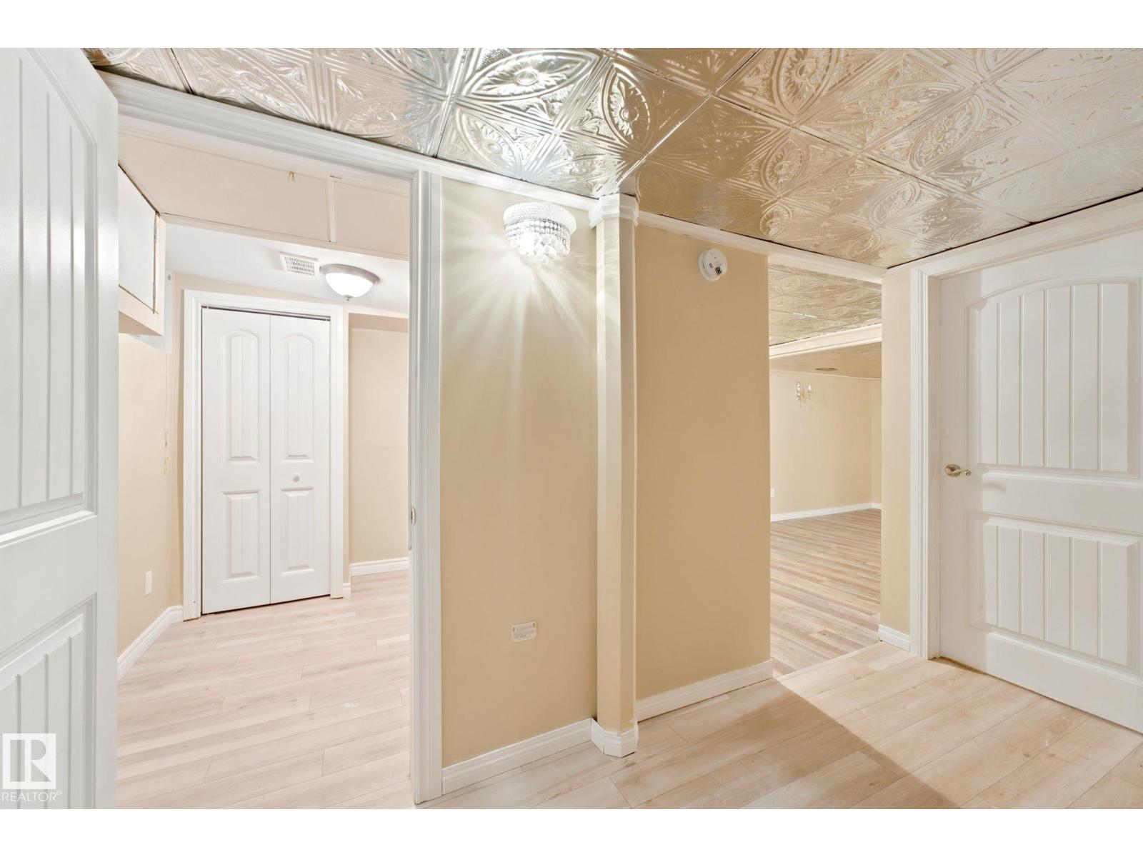 #41 4707 126 AV NW - 25