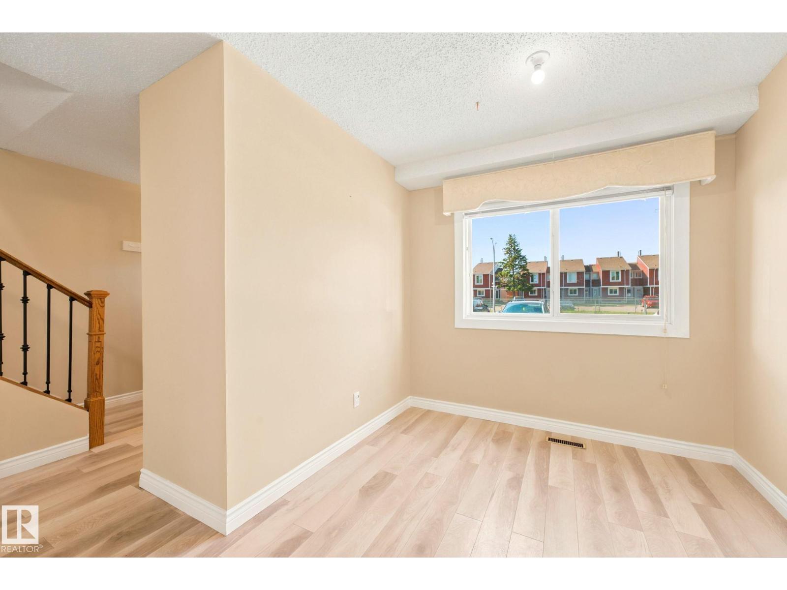 #41 4707 126 AV NW - 8