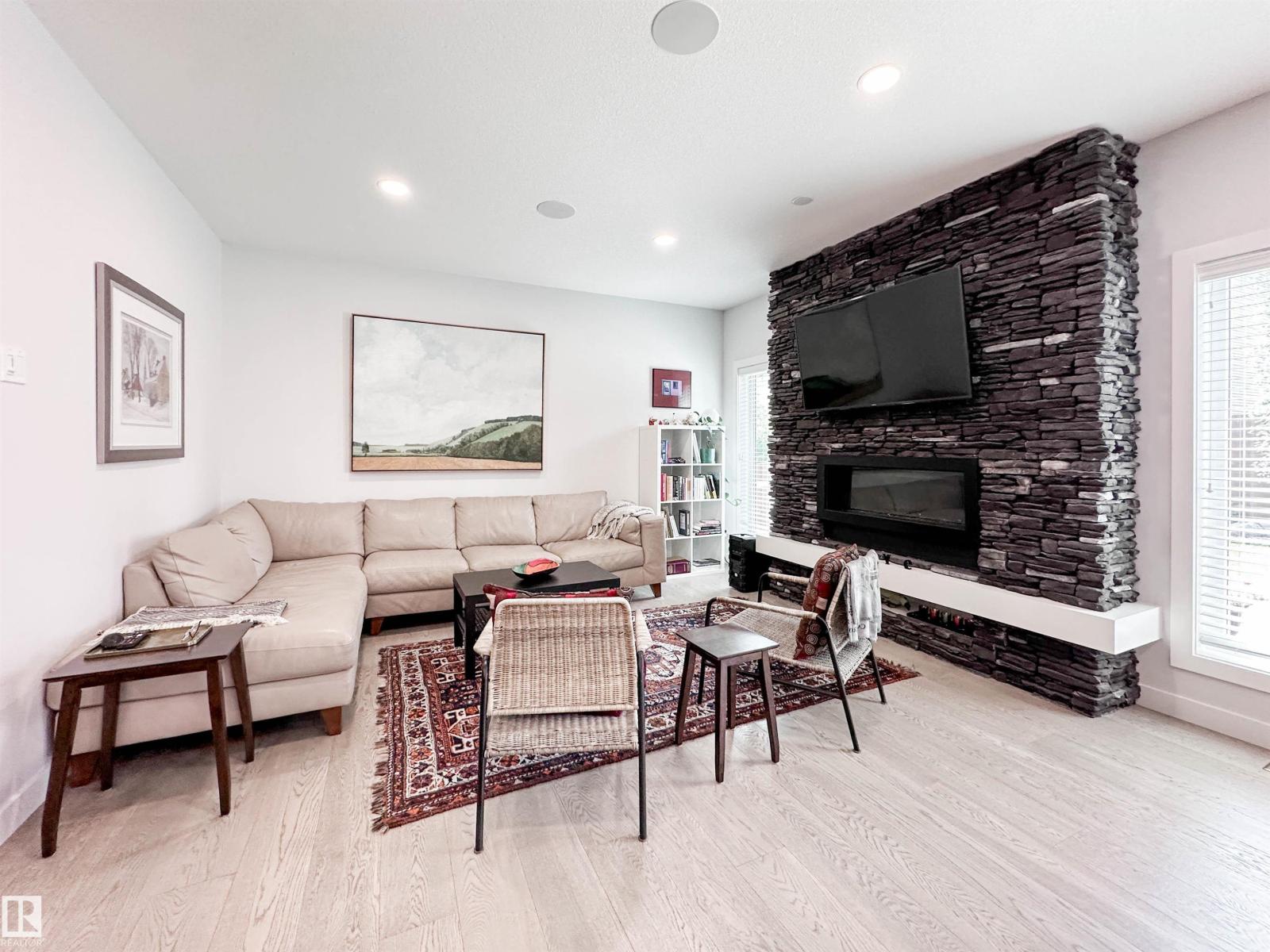 134 JOYAL WY - 22