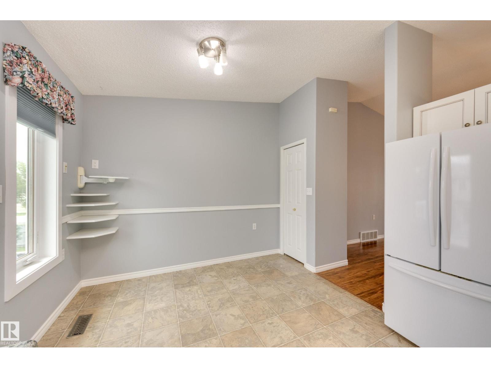 6558 158 AV NW - 16