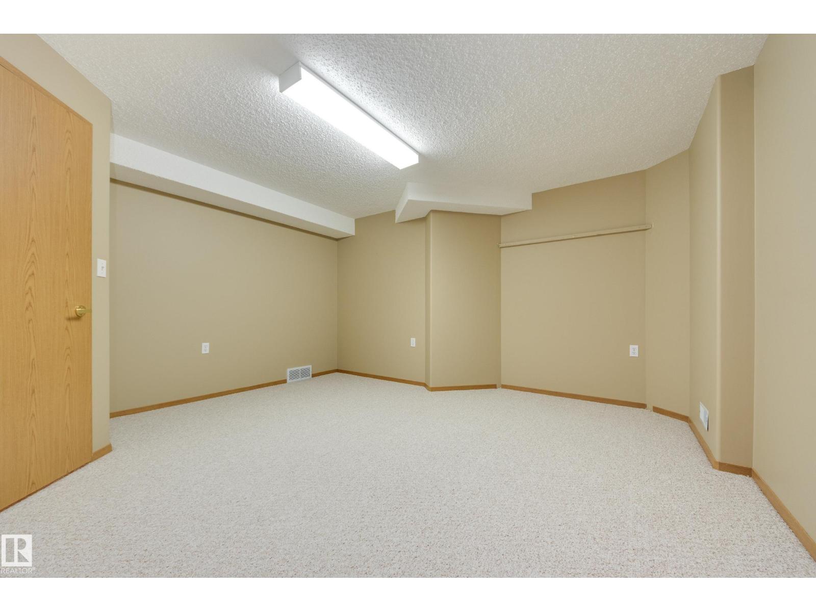 6558 158 AV NW - 43