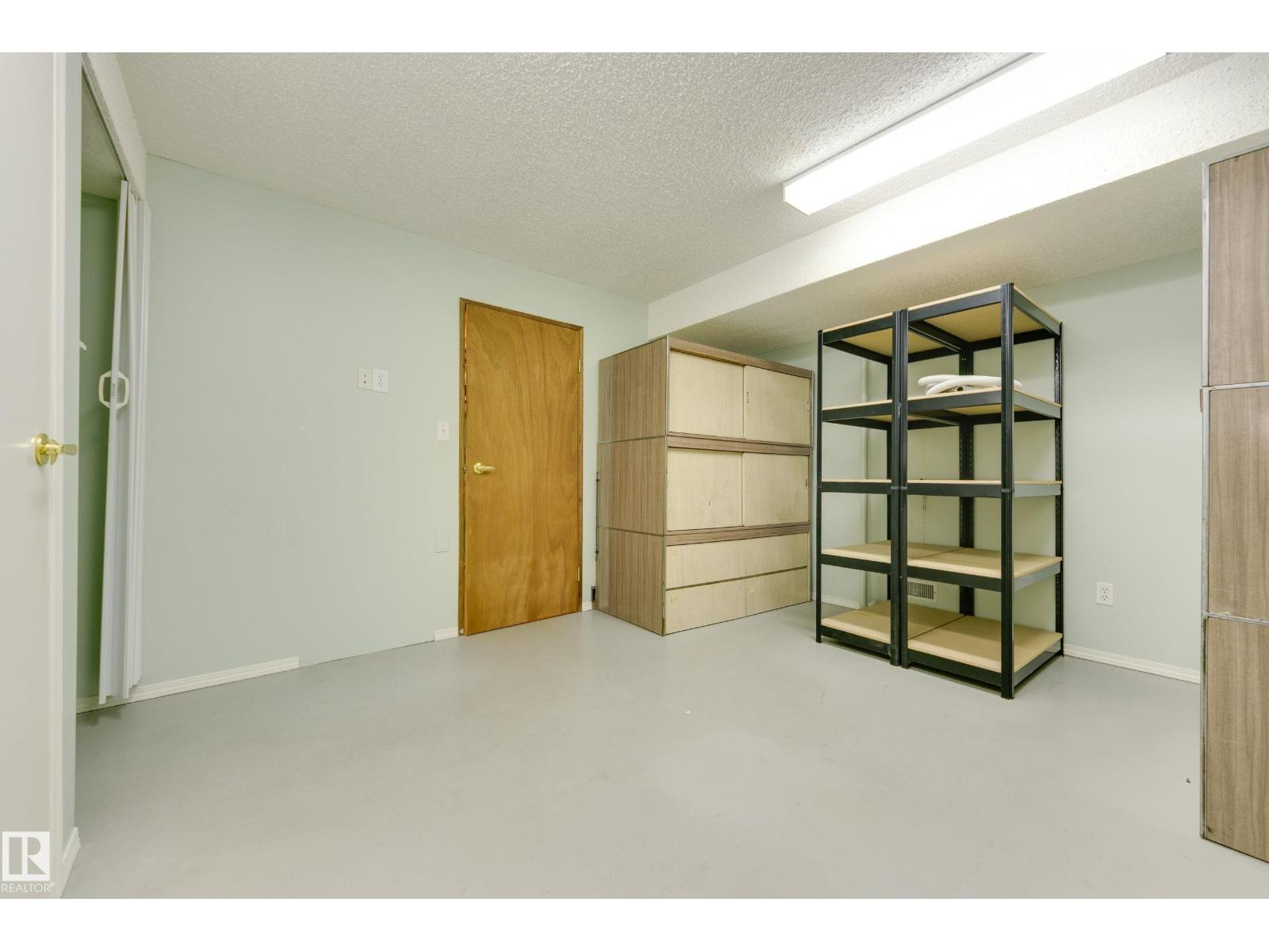 6558 158 AV NW - 47