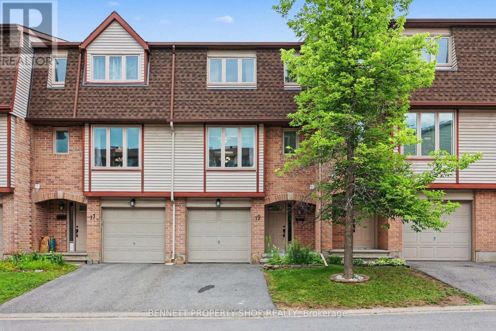19 LIGHTFOOT PLACE - 1