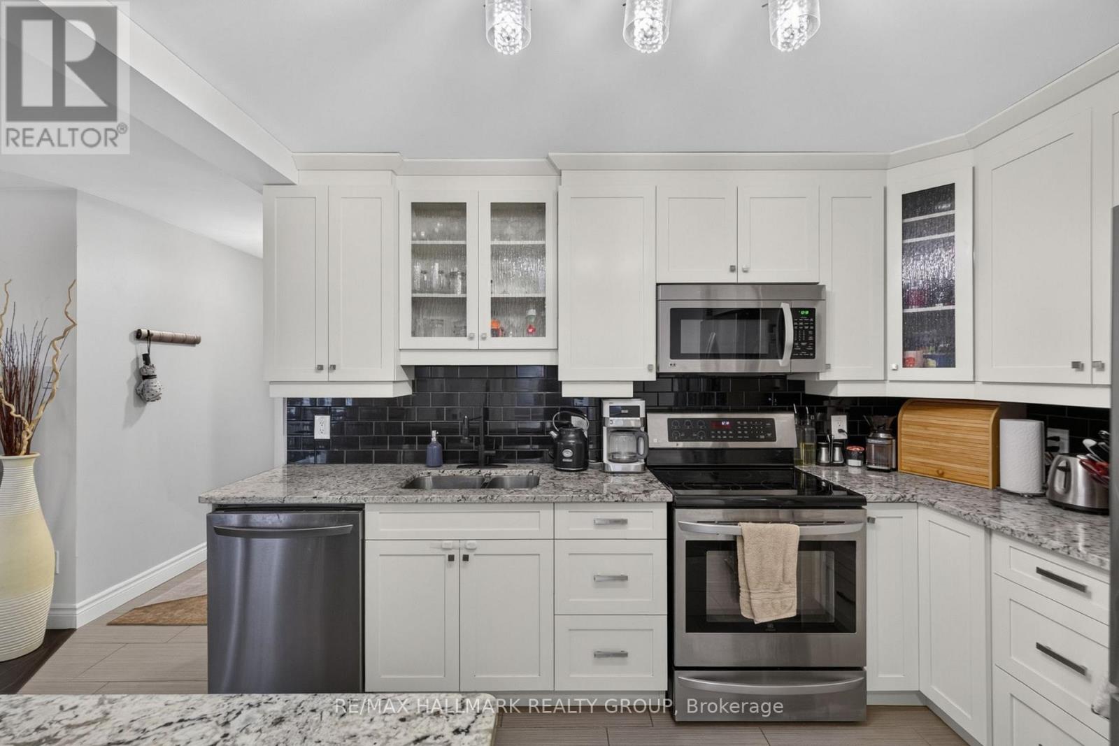 #510 199 KENT STREET - Image 16