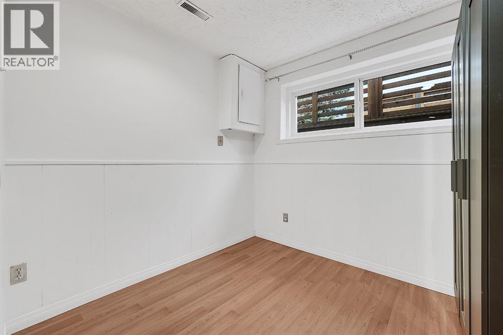 3614 39 Street NE - 22