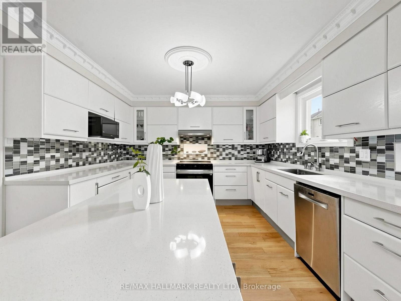 54 STAVE CRESCENT - 17