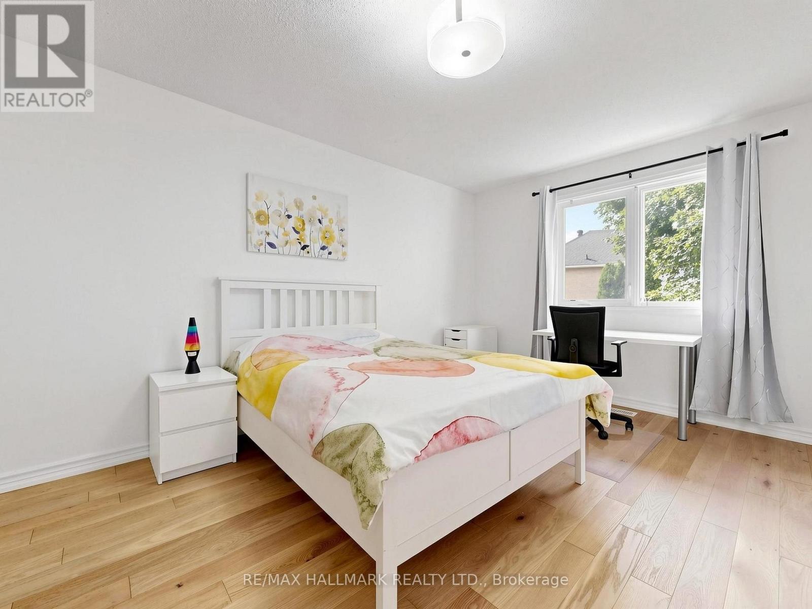 54 STAVE CRESCENT - 31