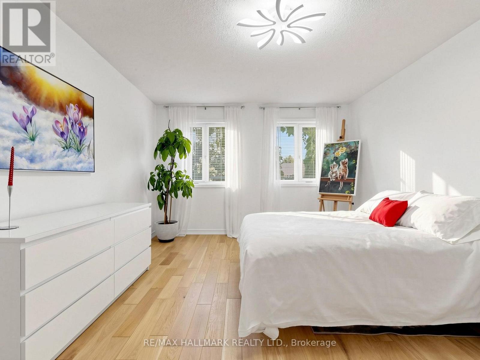 54 STAVE CRESCENT - 35