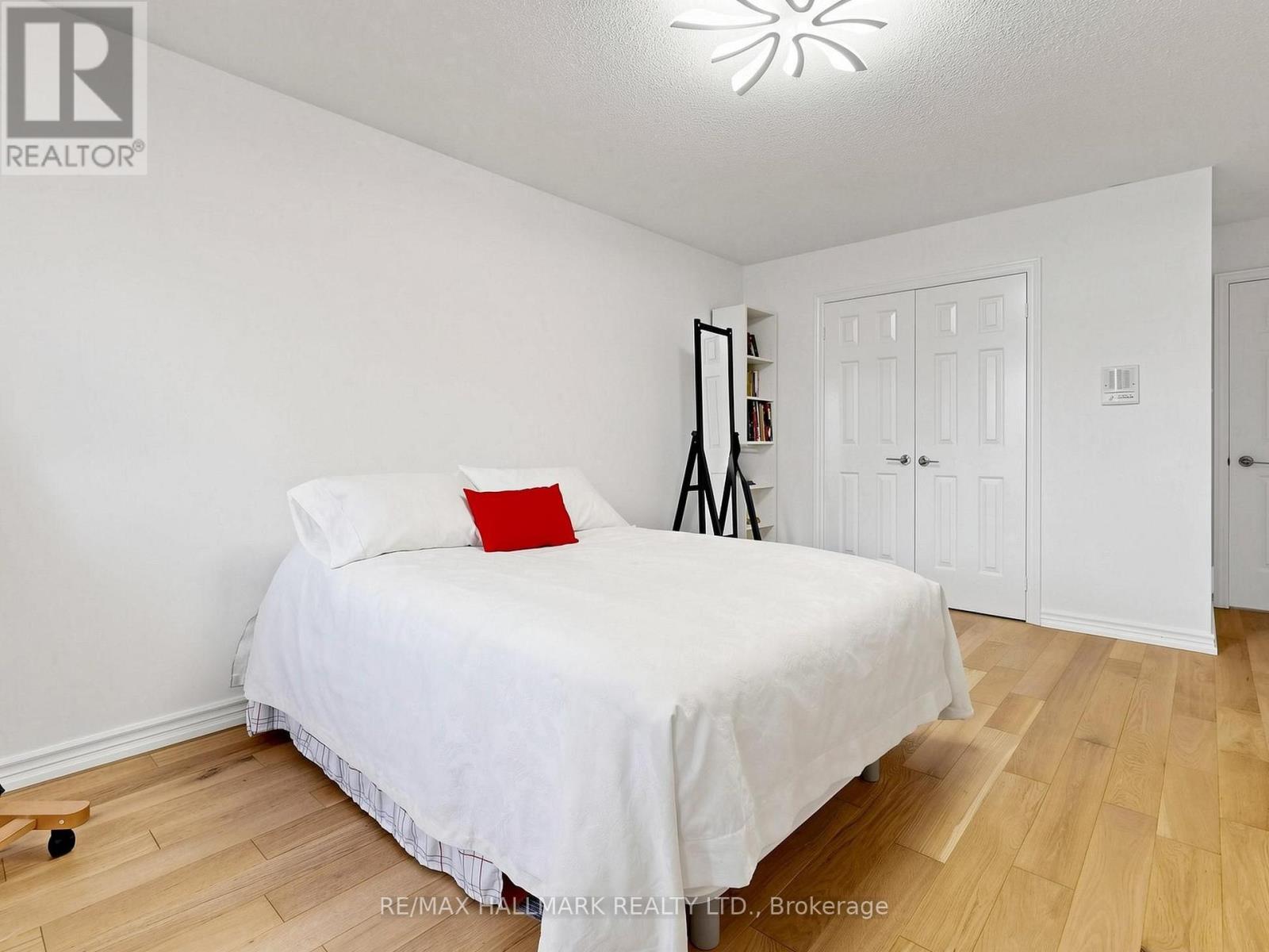 54 STAVE CRESCENT - 36