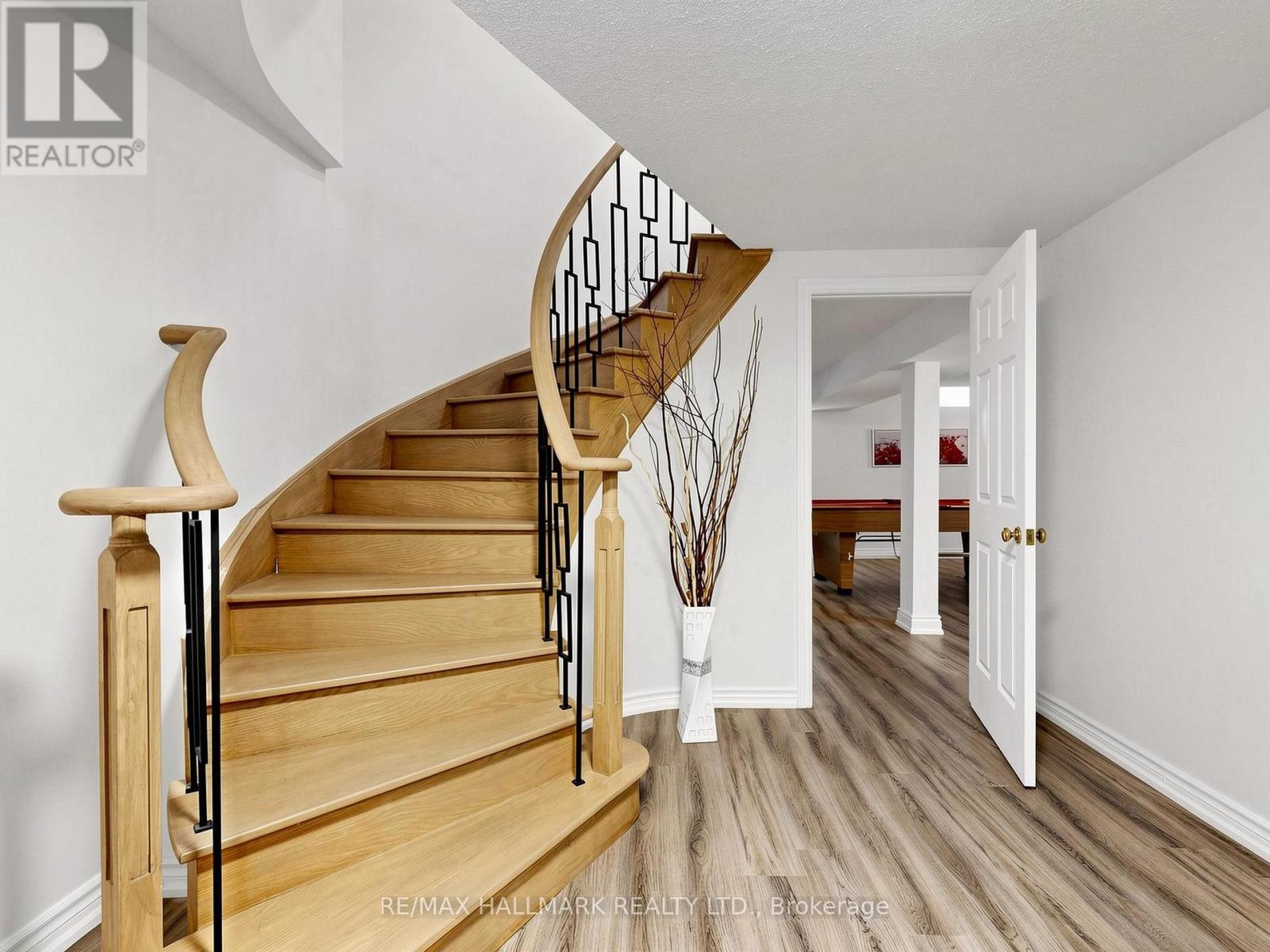 54 STAVE CRESCENT - 37