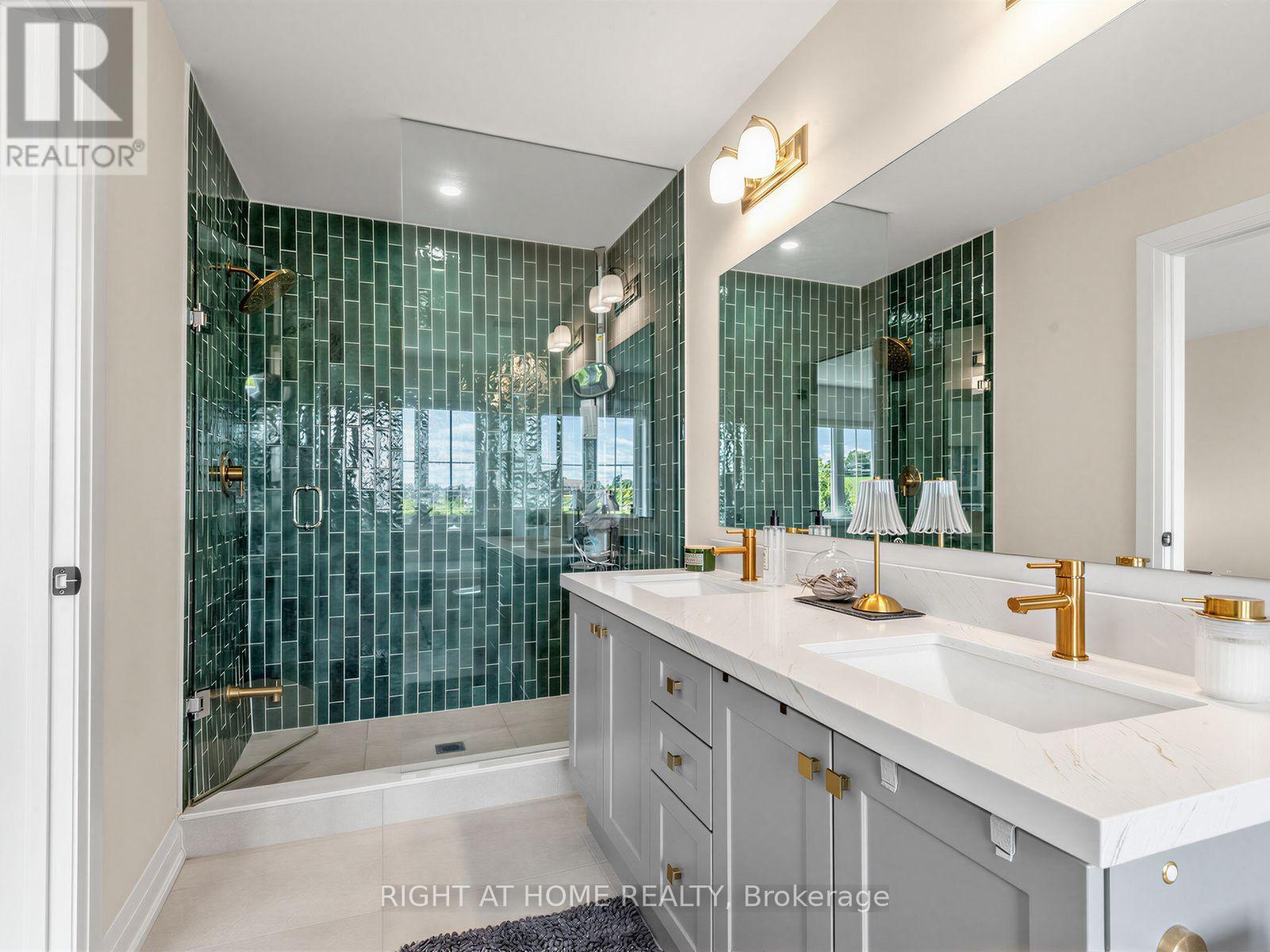 64 BEECHBOROUGH CRESCENT - 23