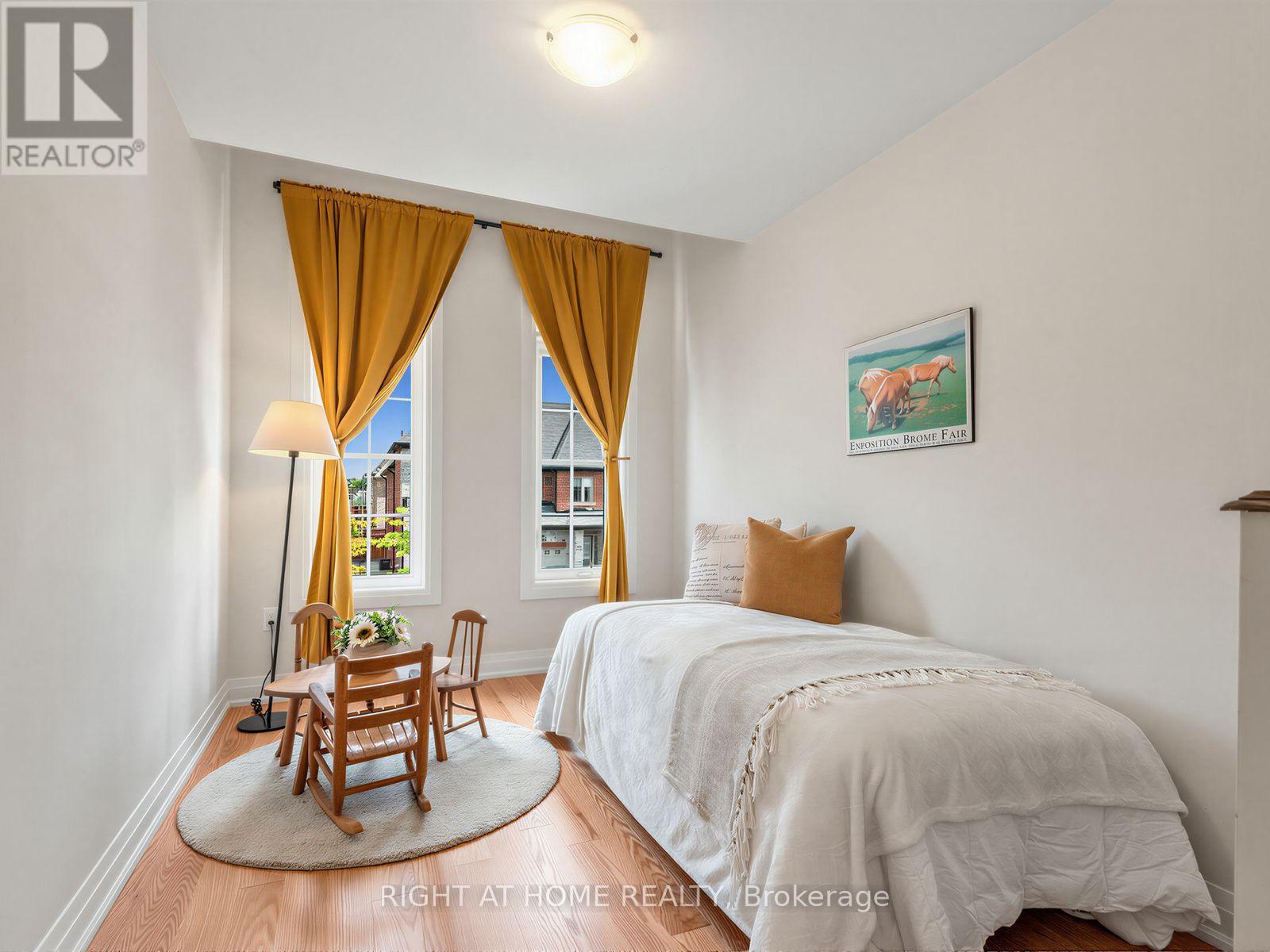 64 BEECHBOROUGH CRESCENT - 27