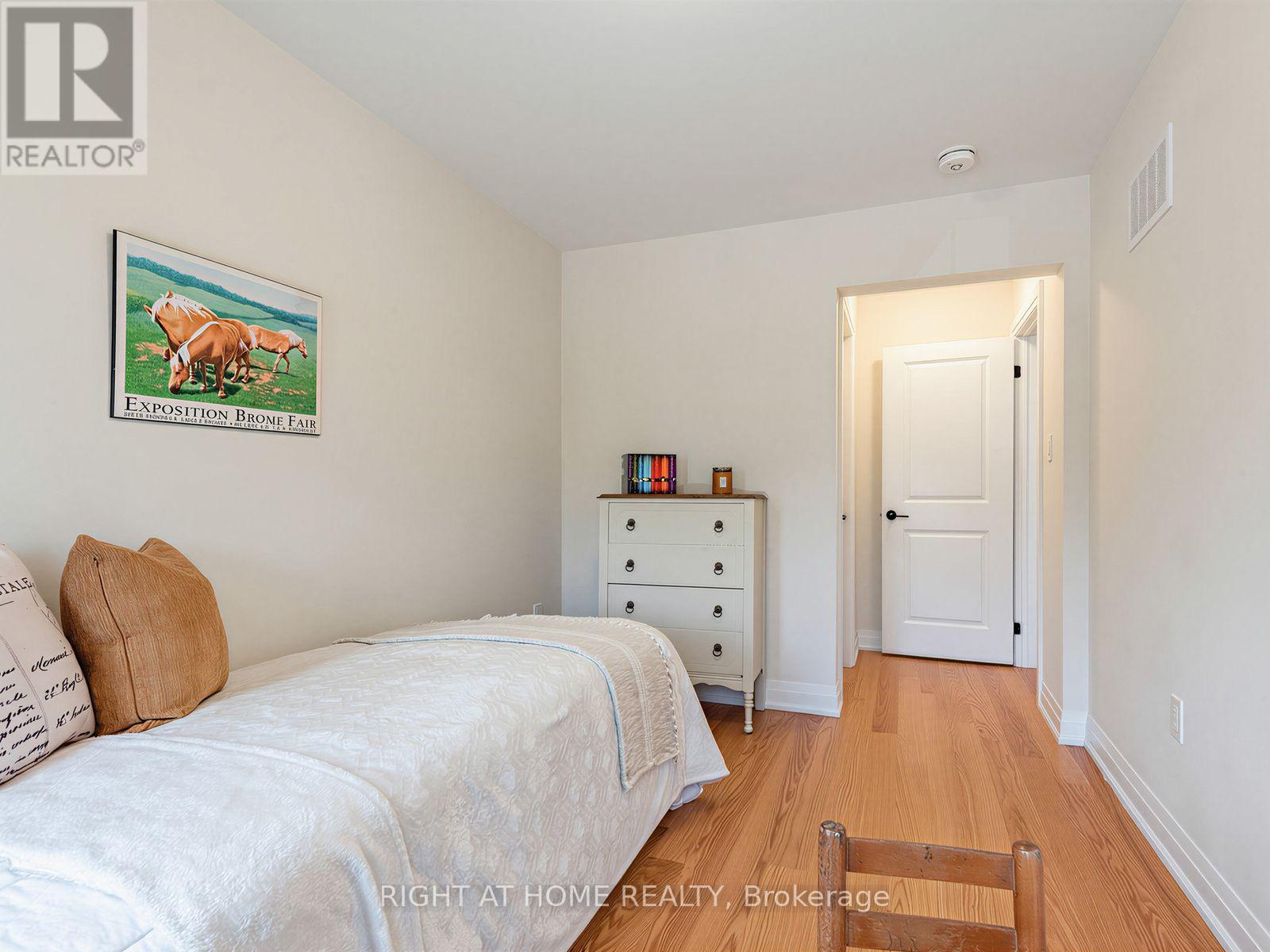 64 BEECHBOROUGH CRESCENT - 28