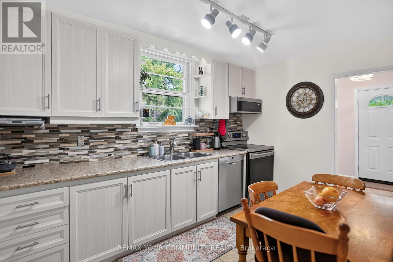 223 RICHMOND STREET - 6
