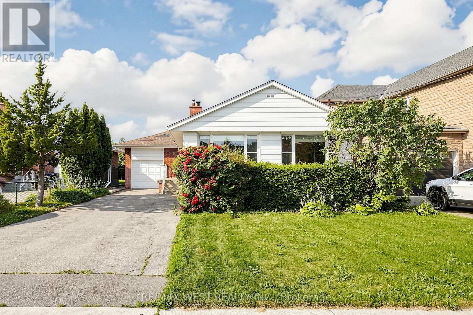 32 ALLONSIUS DRIVE - 1