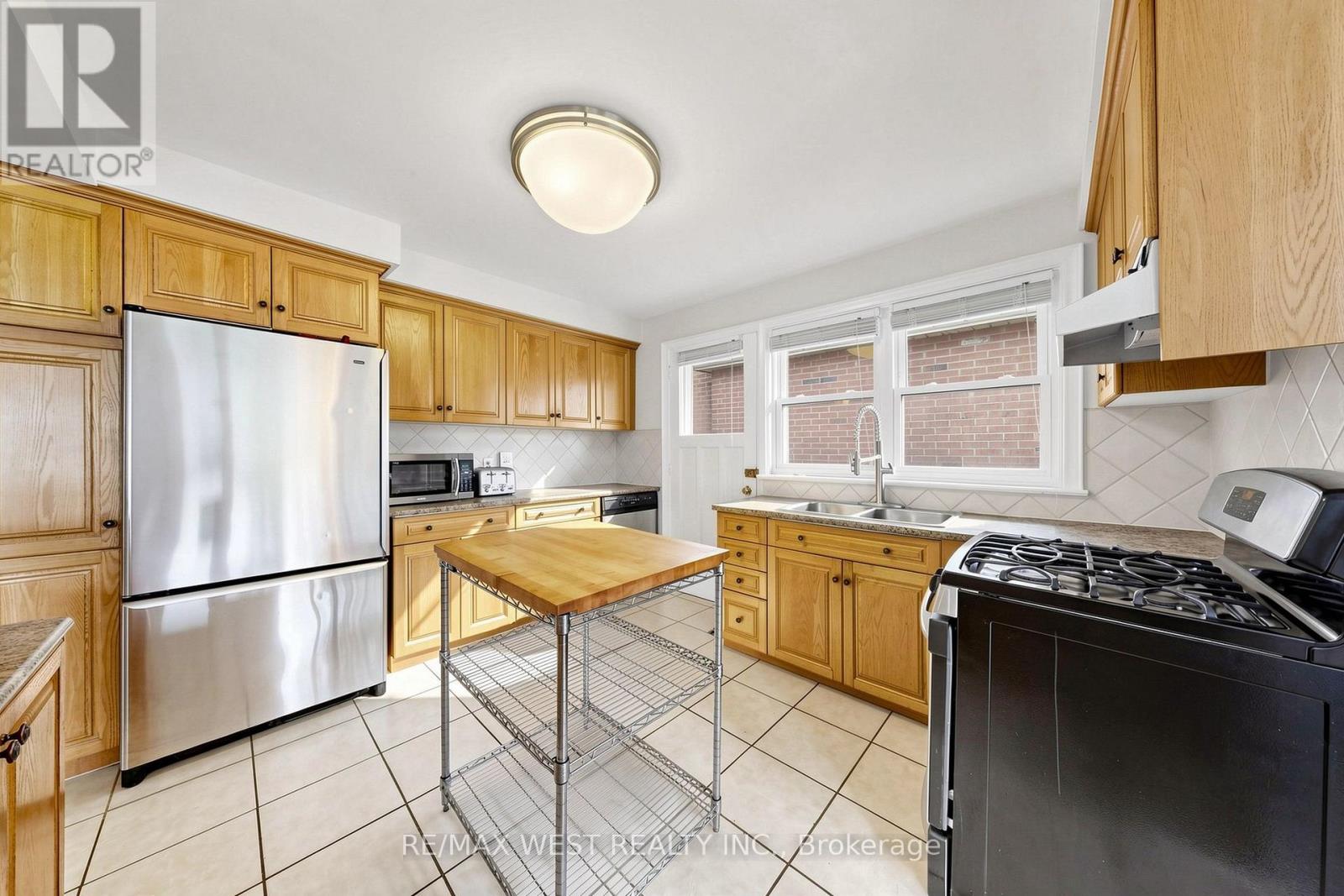 32 ALLONSIUS DRIVE - 13