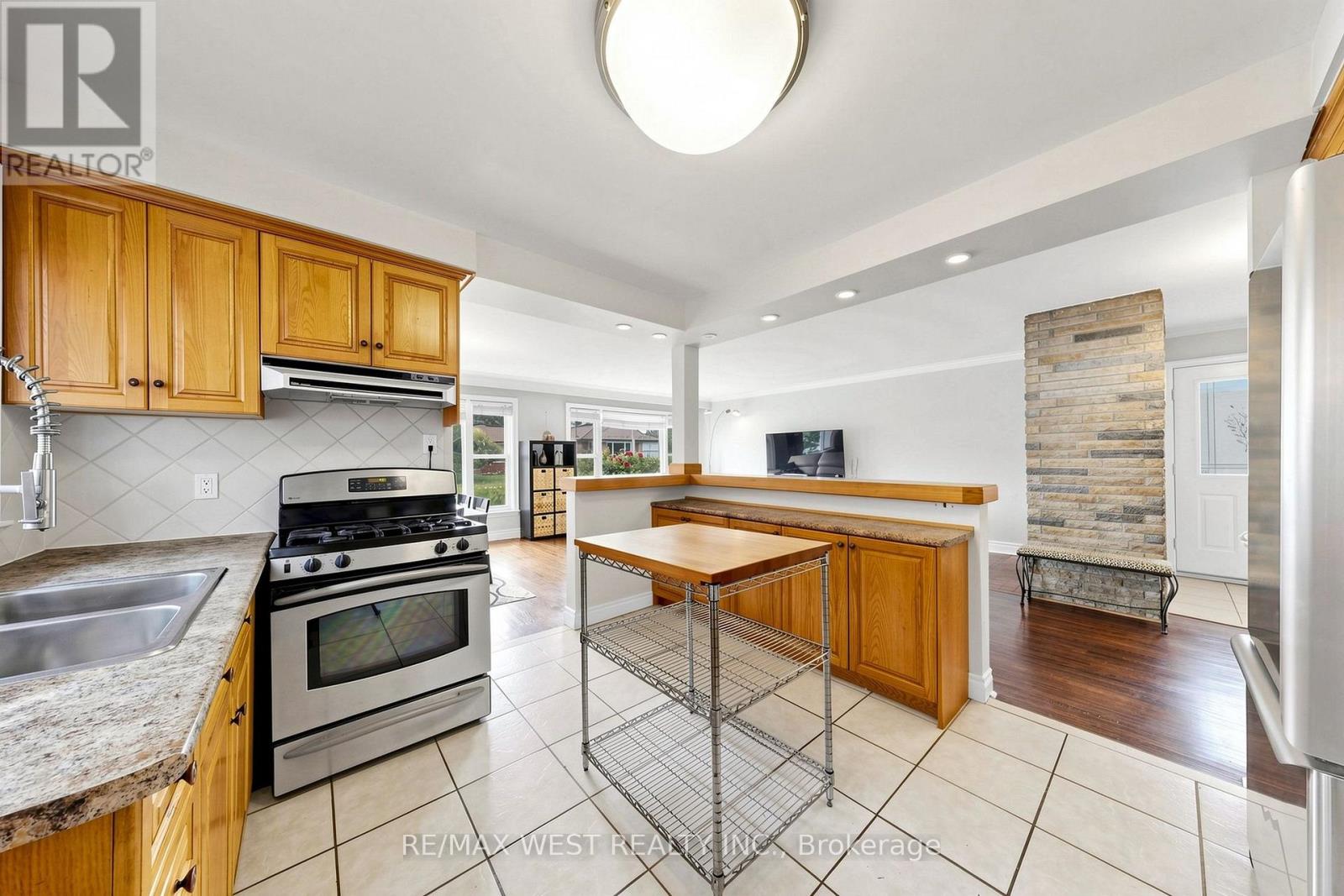 32 ALLONSIUS DRIVE - 14