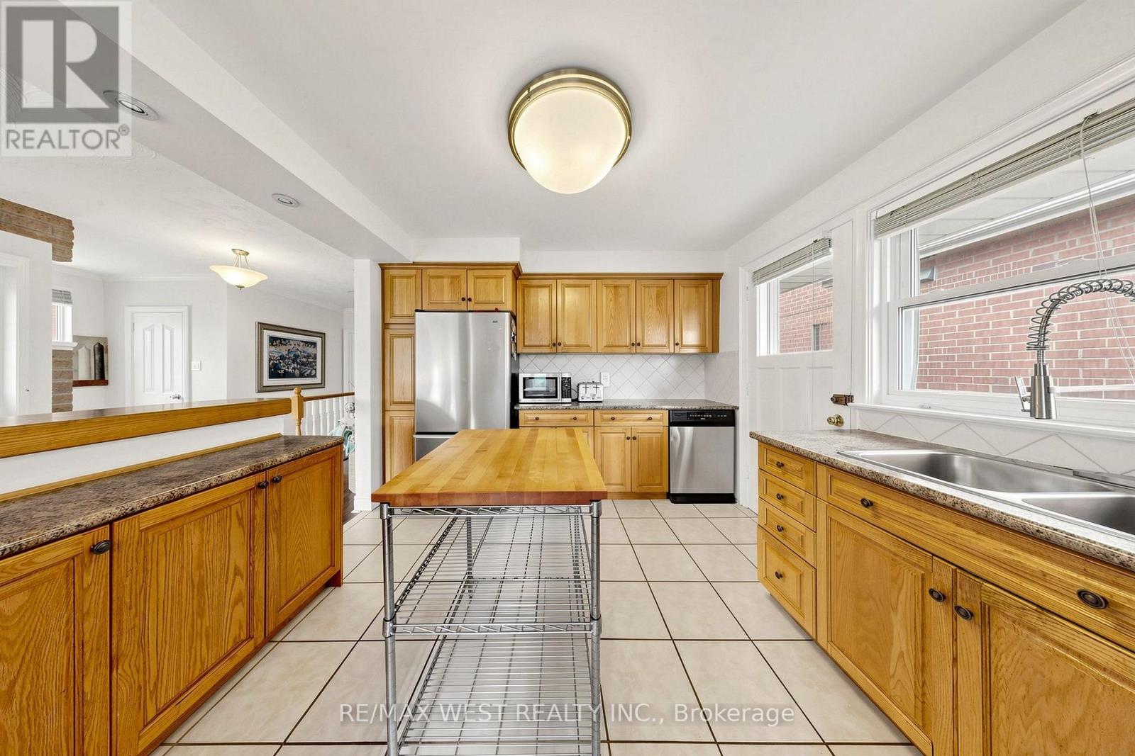 32 ALLONSIUS DRIVE - 15