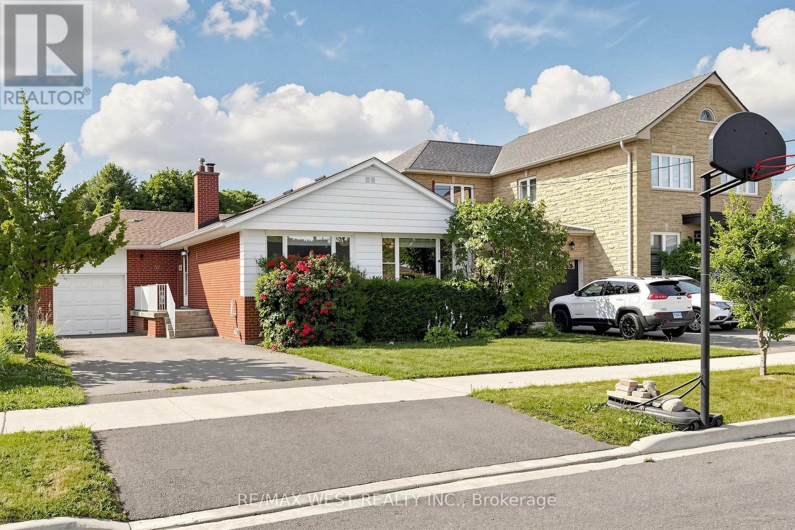 32 ALLONSIUS DRIVE - 2
