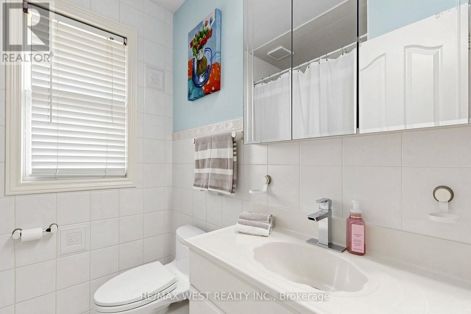 32 ALLONSIUS DRIVE - 22