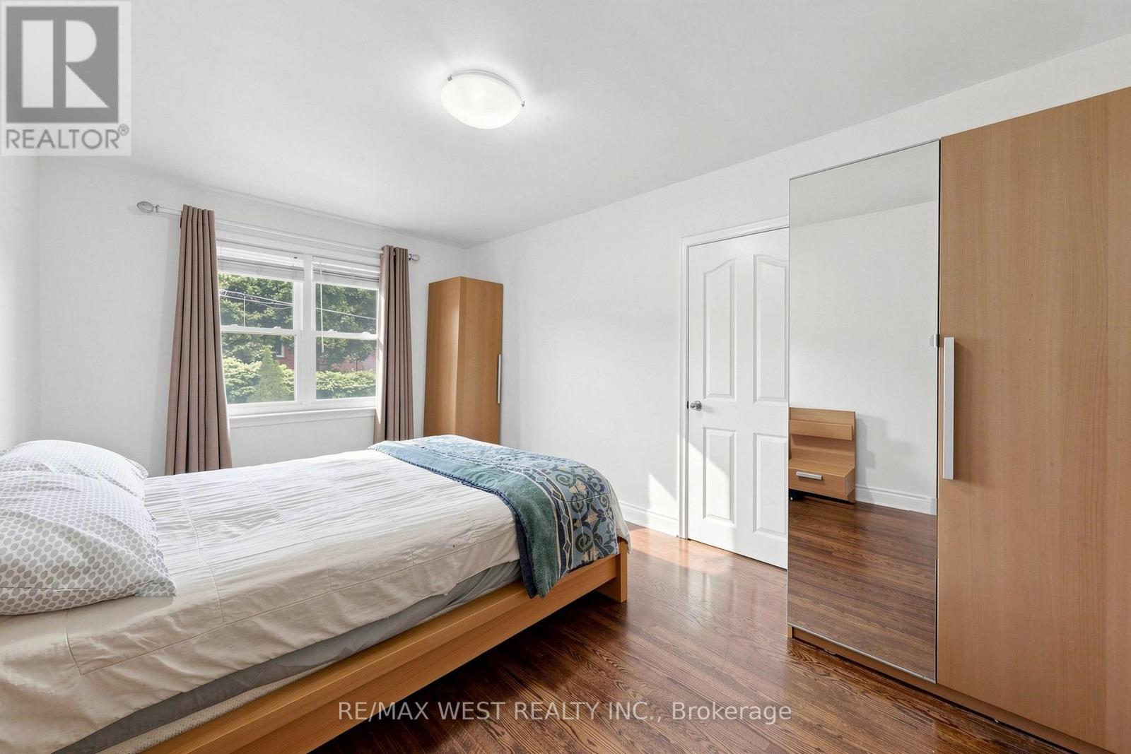 32 ALLONSIUS DRIVE - 27